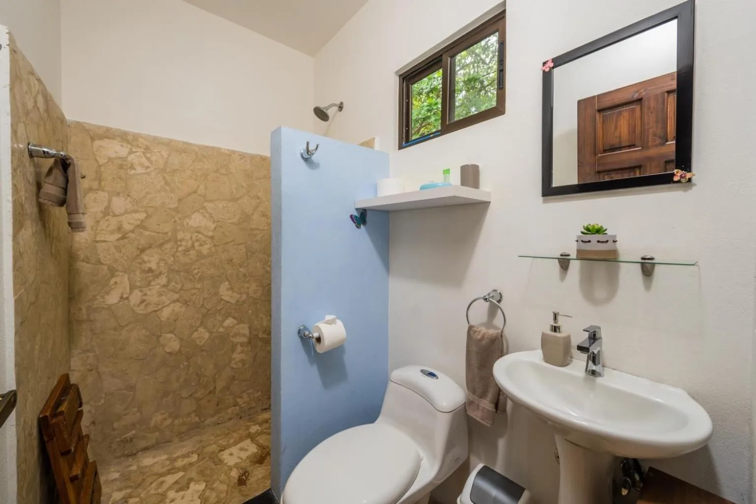 Shower in Surfside Mar Y Posa