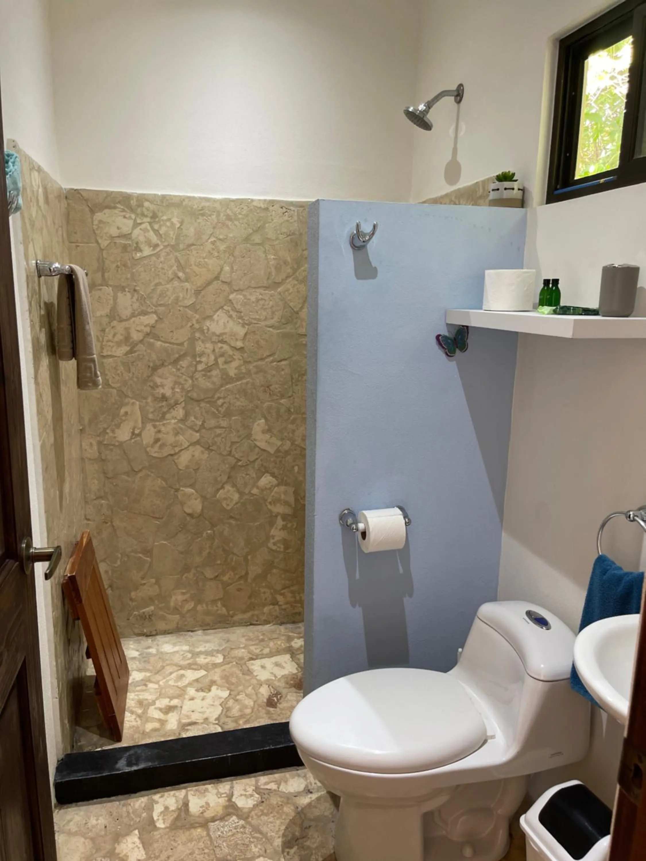 Shower in Surfside Mar Y Posa