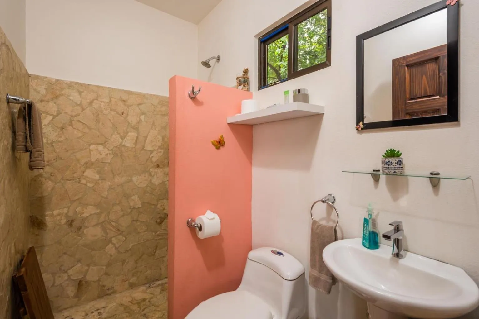 Shower in Surfside Mar Y Posa