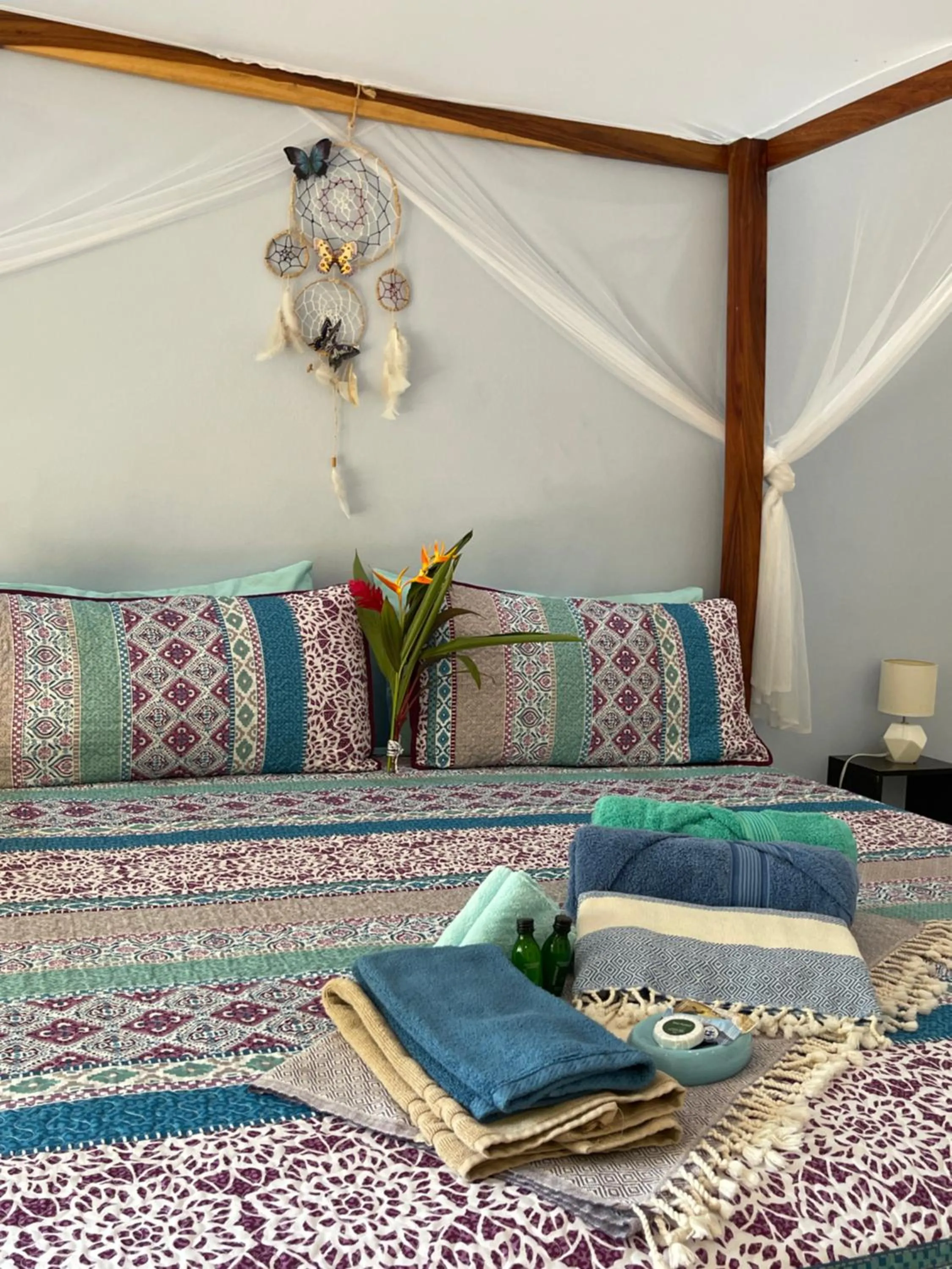 towels, Bed in Surfside Mar Y Posa