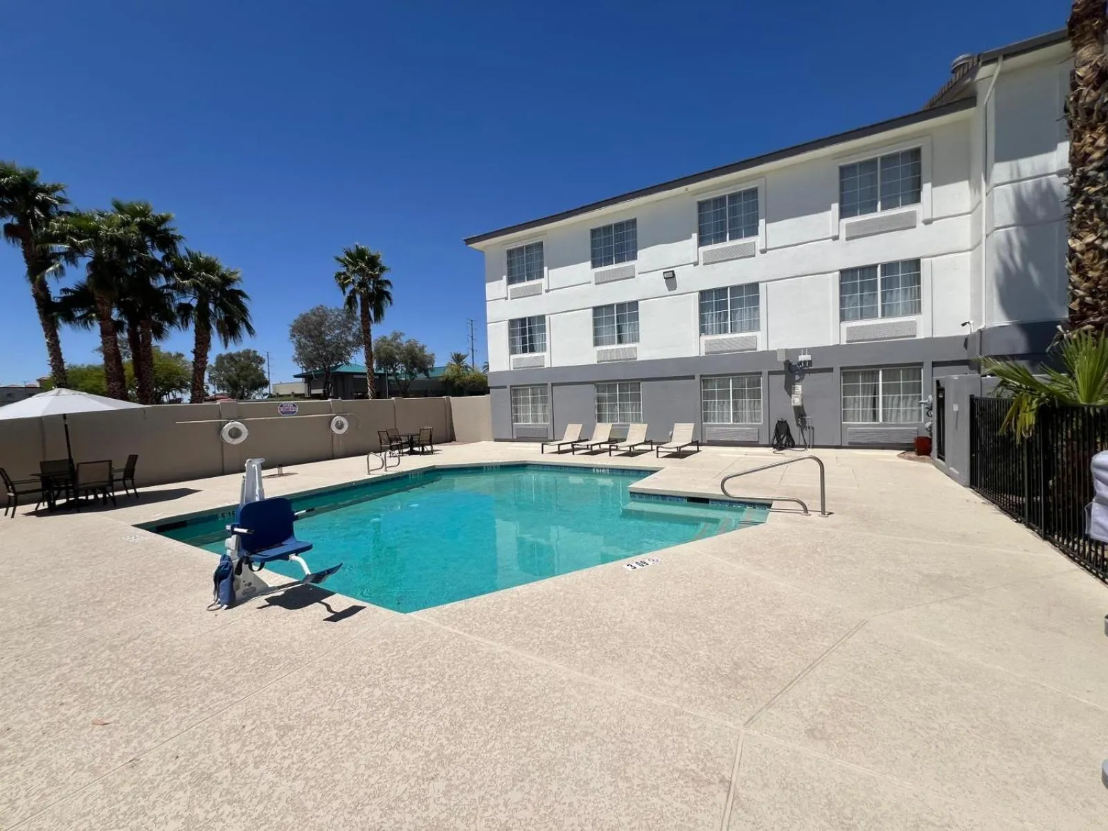 Swimming pool in Garner Hotel Phoenix Northwest - Surprise by IHG