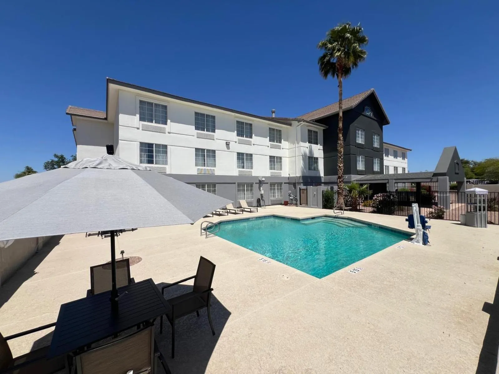 Swimming pool in Garner Hotel Phoenix Northwest - Surprise by IHG