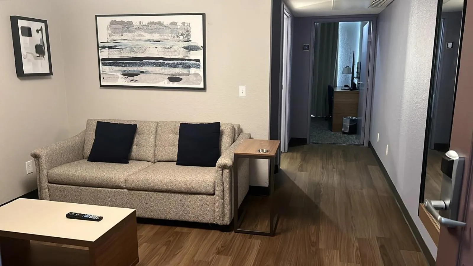 TV and multimedia in Garner Hotel Phoenix Northwest - Surprise by IHG