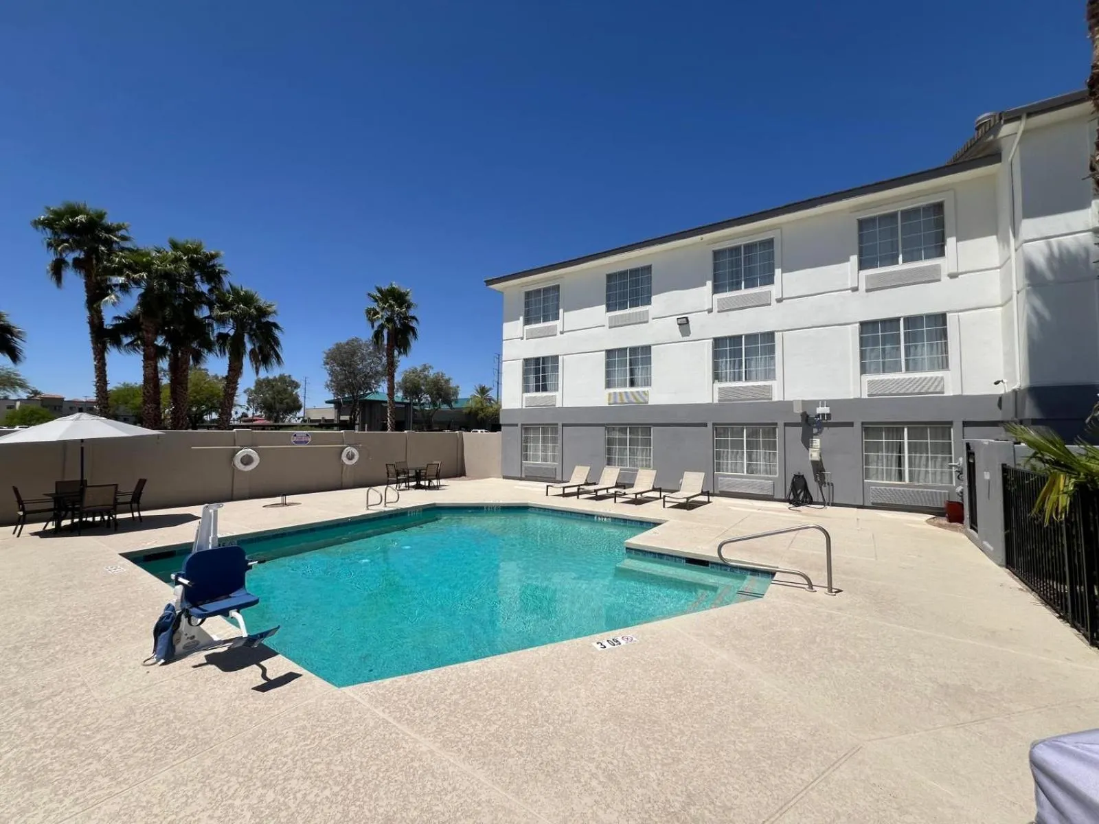 Swimming pool in Garner Hotel Phoenix Northwest - Surprise by IHG