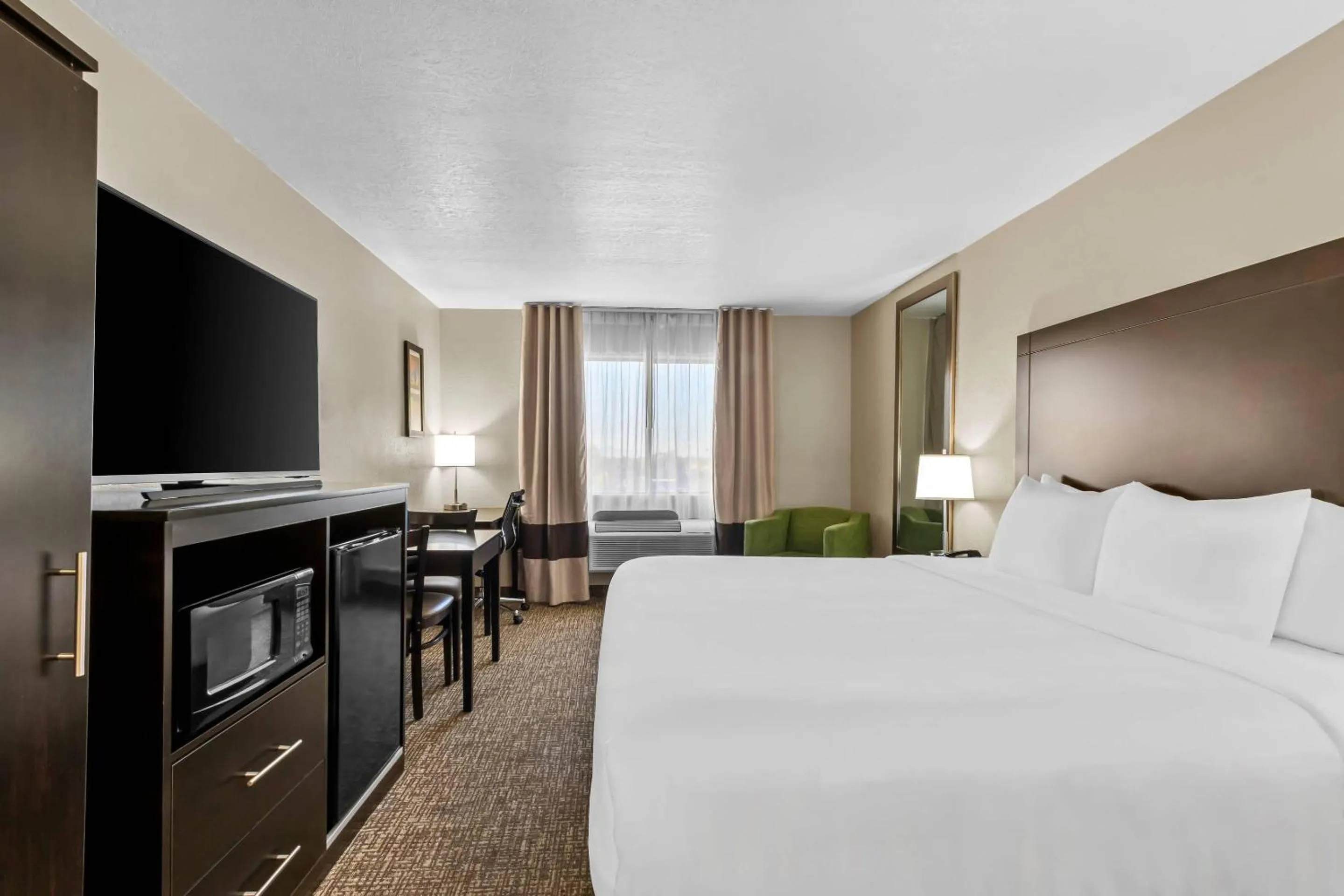 Bedroom, Bed in Comfort Inn & Suites Surprise Near Sun City West