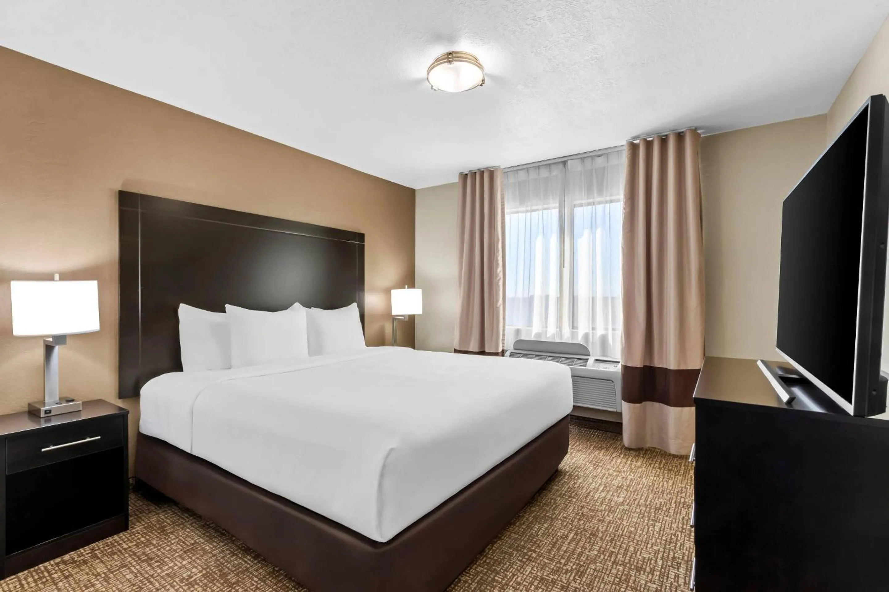 Bedroom, Bed in Comfort Inn & Suites Surprise Near Sun City West