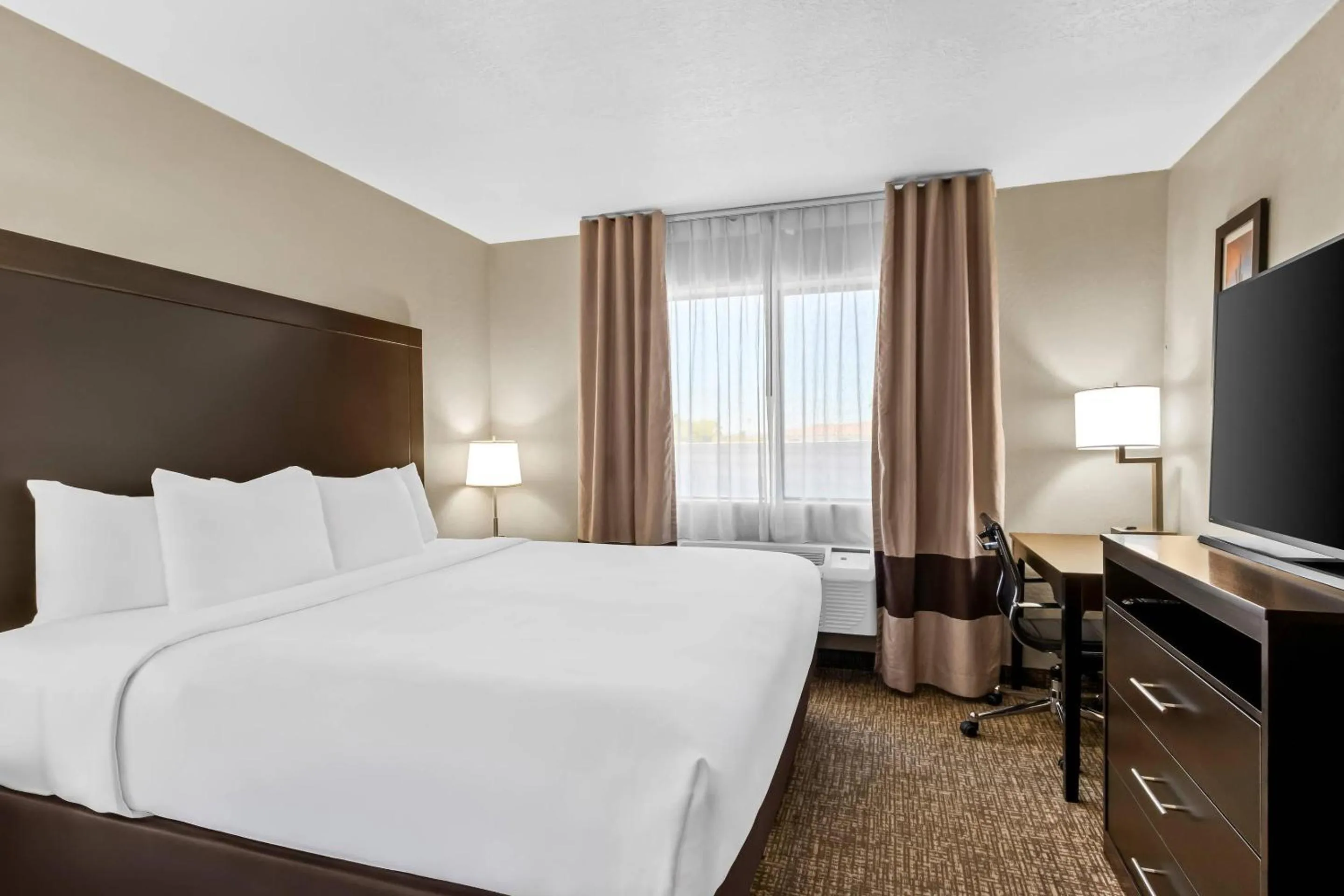 Bedroom, Bed in Comfort Inn & Suites Surprise Near Sun City West