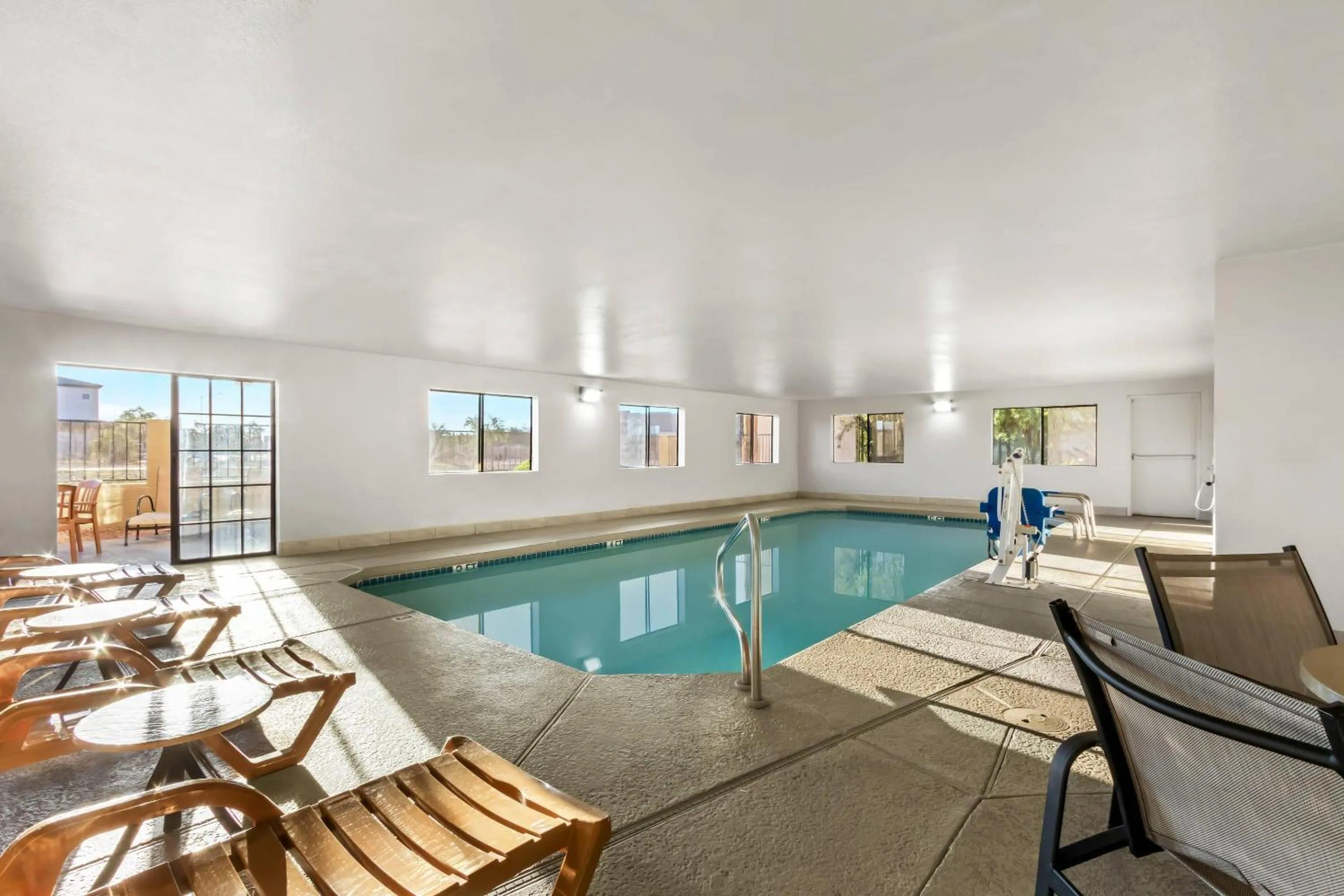 Swimming pool in Comfort Inn & Suites Surprise Near Sun City West