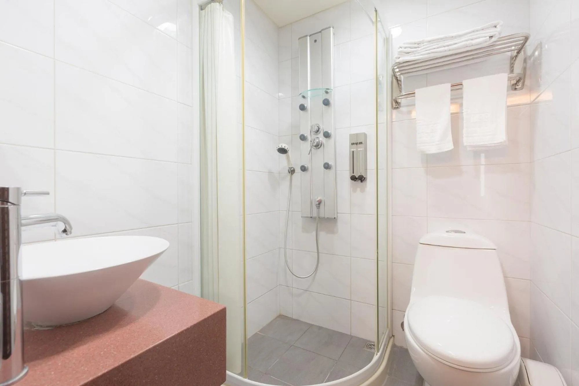 Shower in Tai Lee Hotel