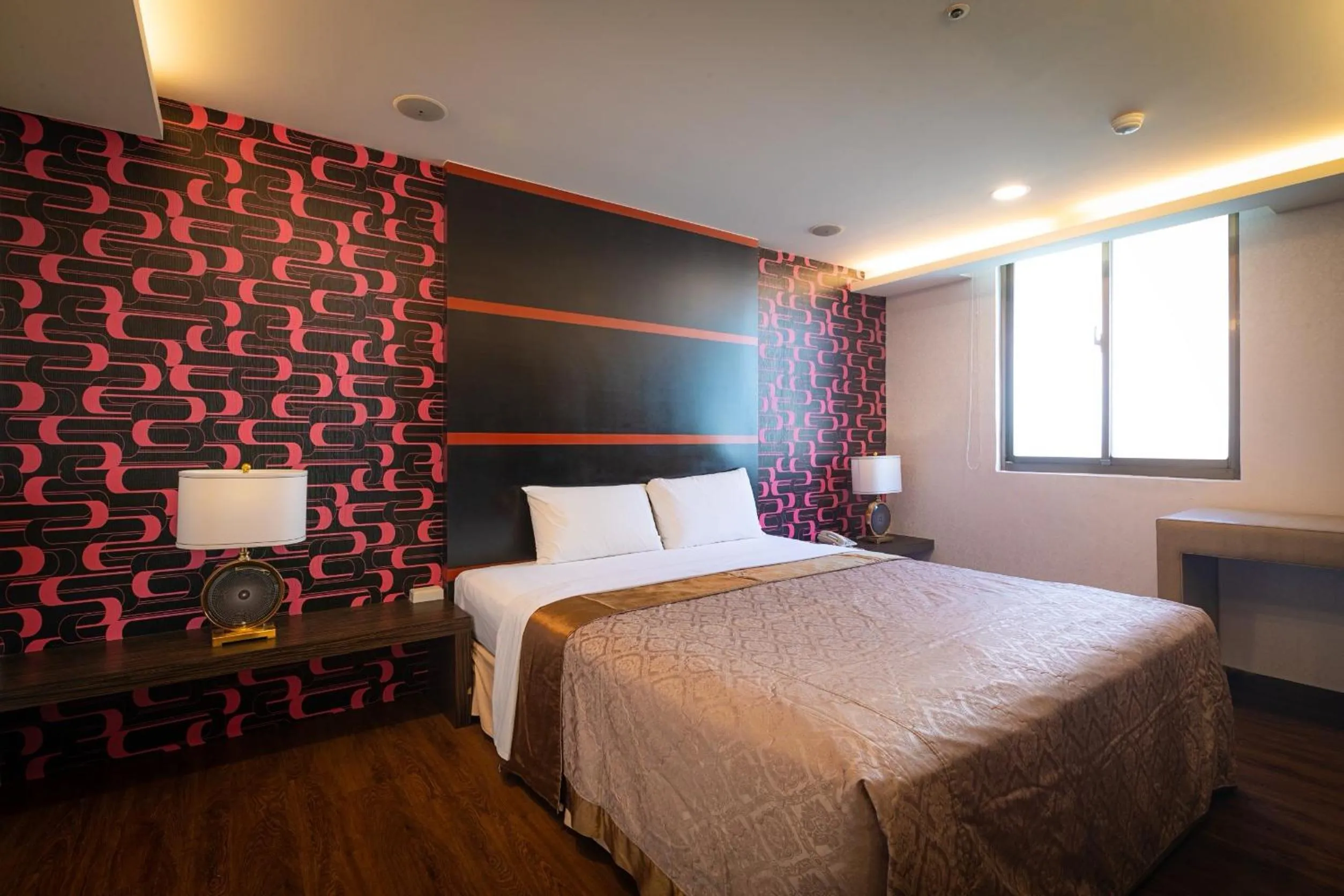 Photo of the whole room, Bed in Tai Lee Hotel