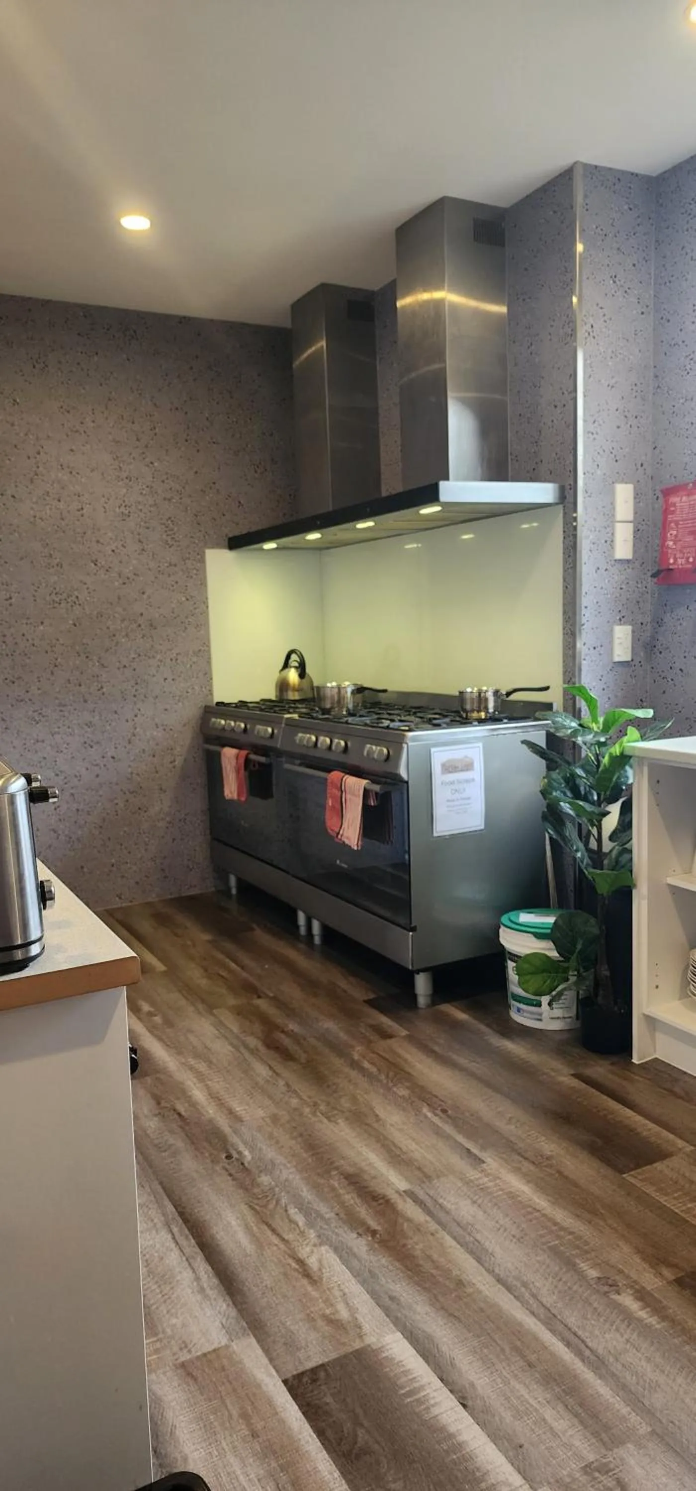 Communal kitchen in Plateau Lodge