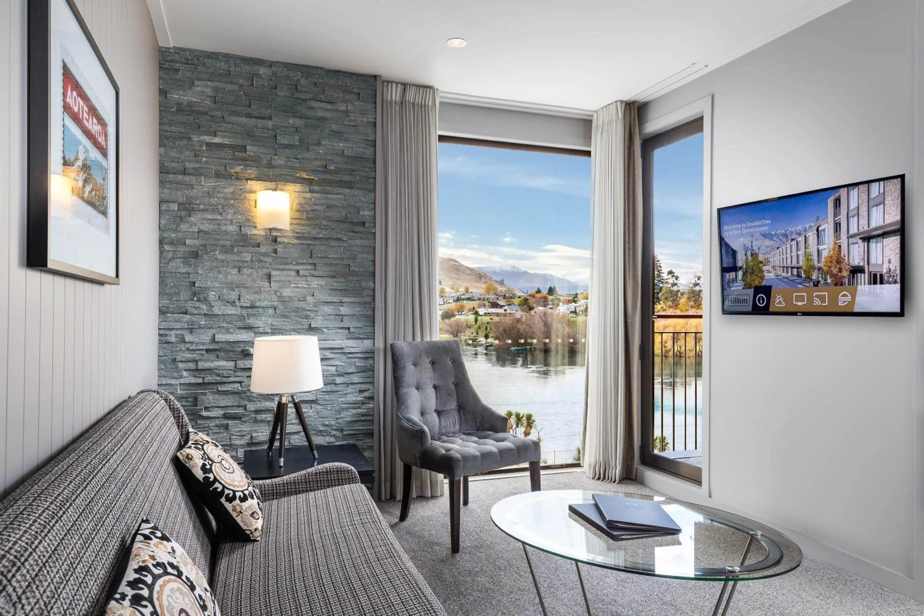 Living room in DoubleTree by Hilton Queenstown