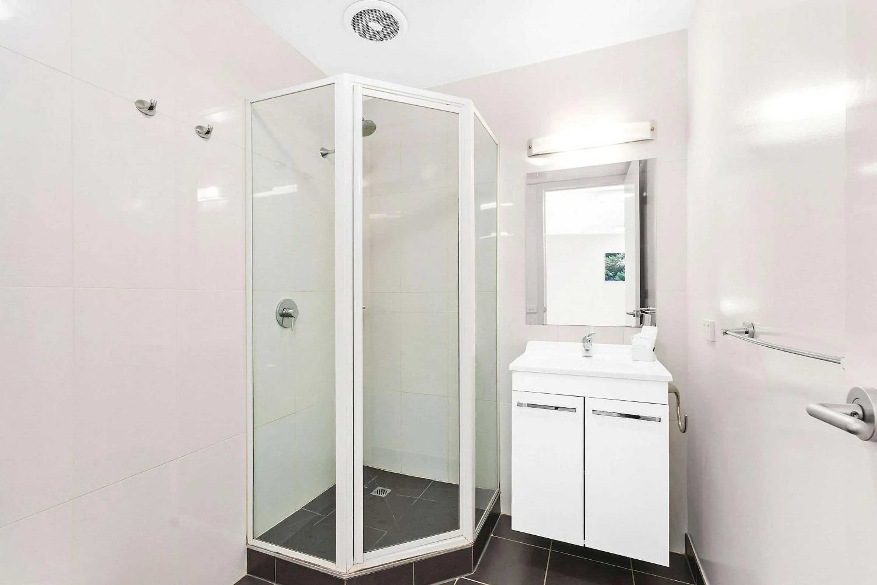 Bathroom in Comfort Inn & Suites Warragul