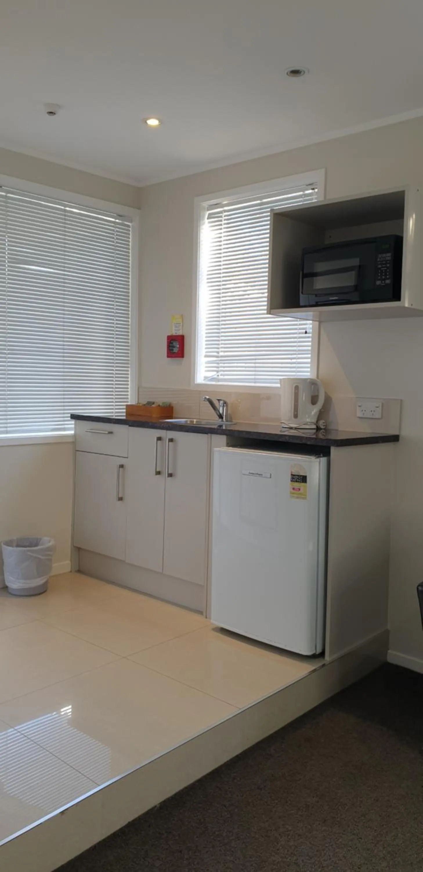 Kitchen or kitchenette in The Surrey Hotel