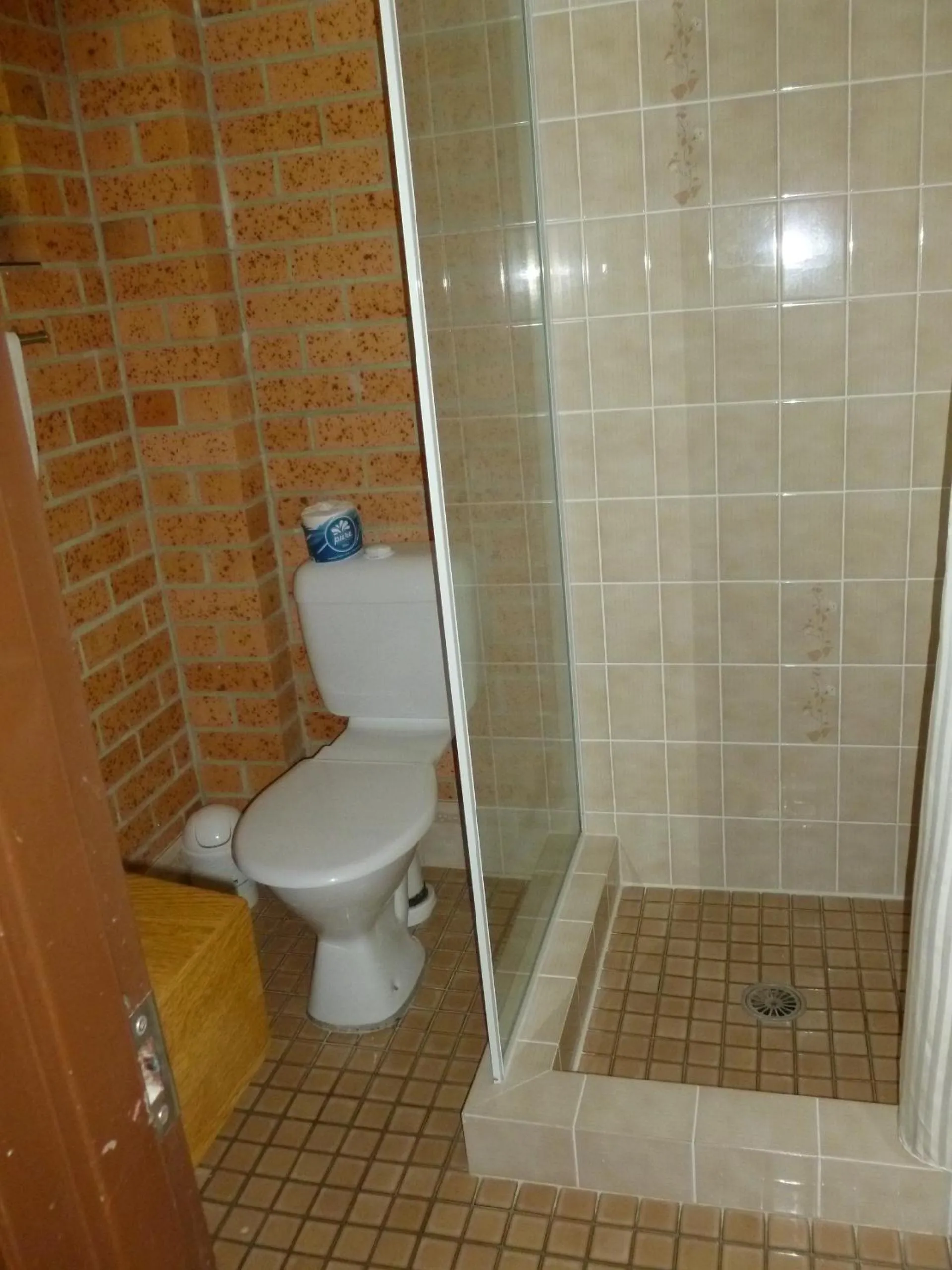 Bathroom in Royal Palms Motor Inn