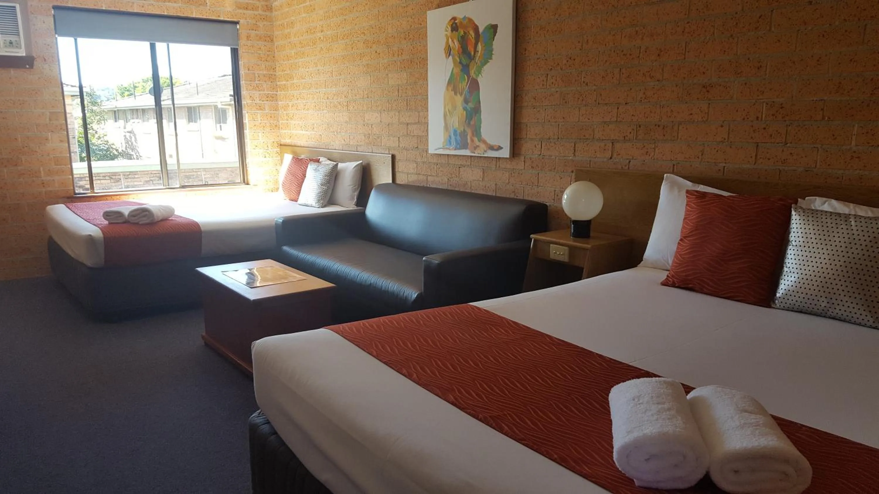 Bed in Royal Palms Motor Inn