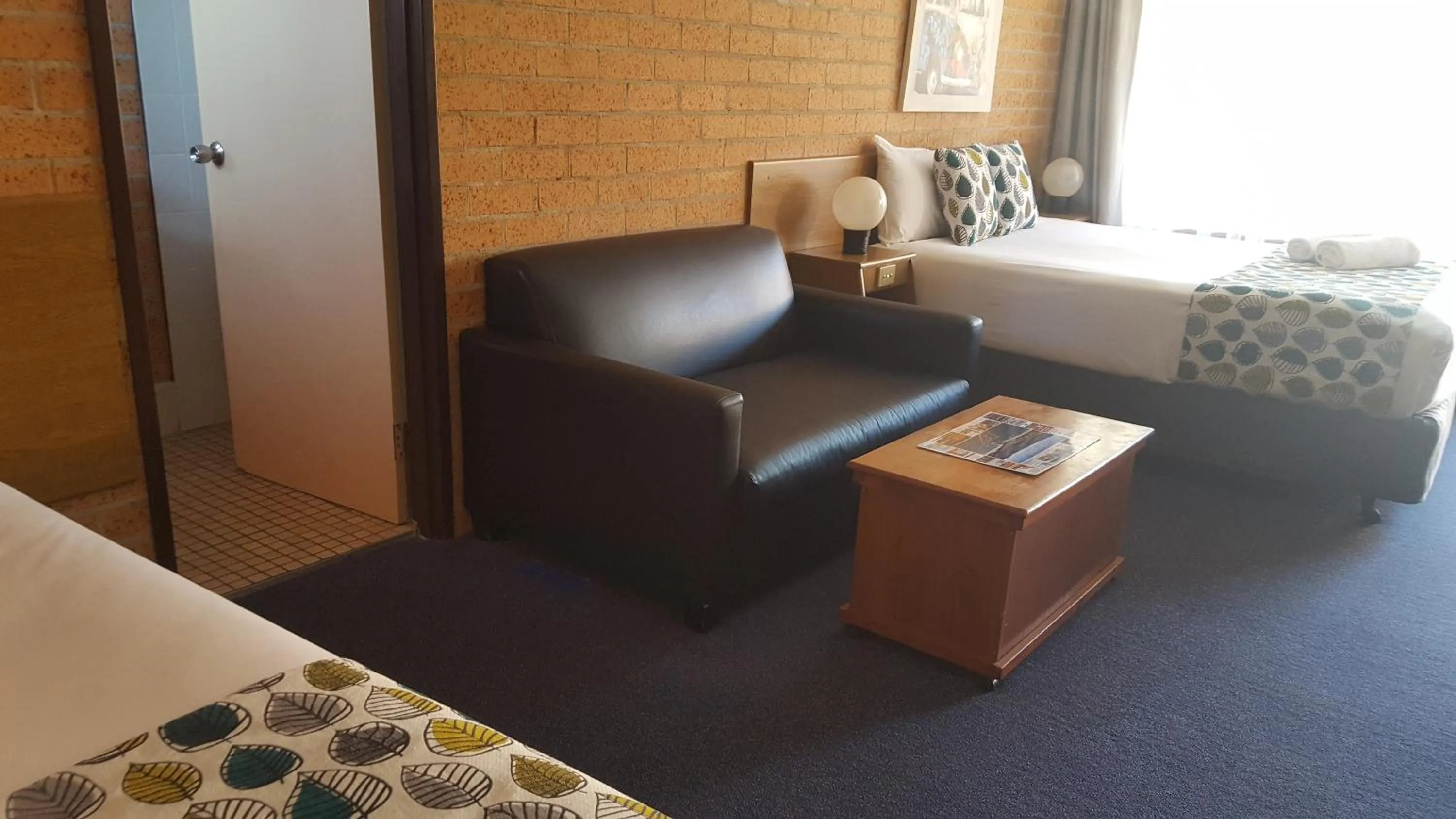 Bed in Royal Palms Motor Inn