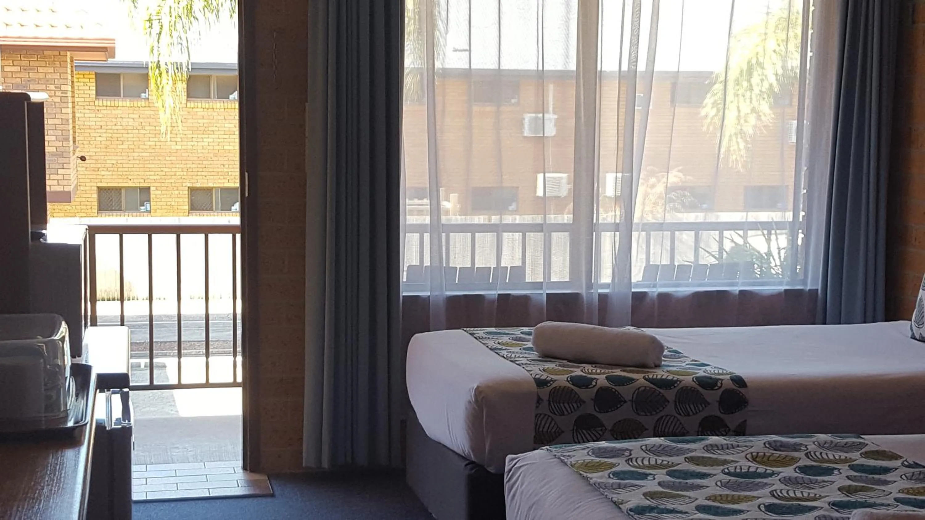 Bed in Royal Palms Motor Inn