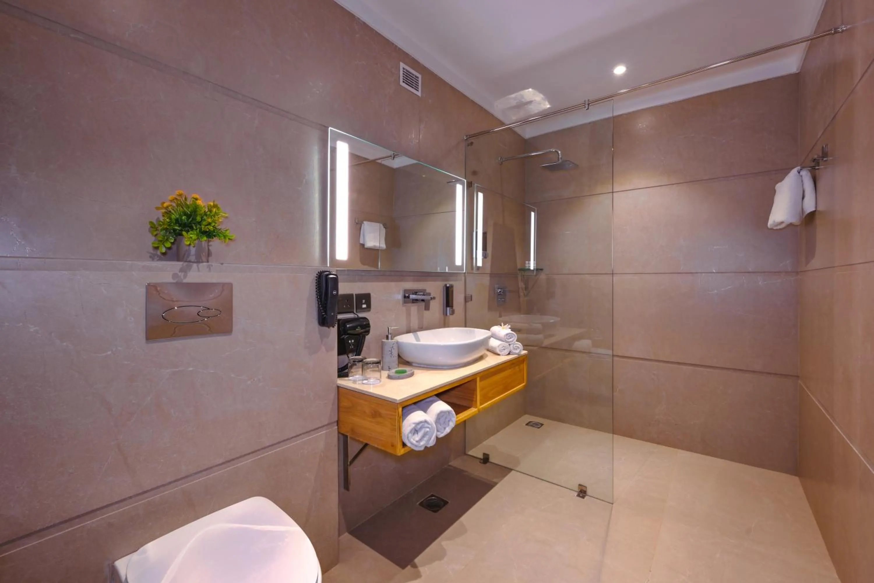 Bathroom in Royale Sarovar Portico Agra