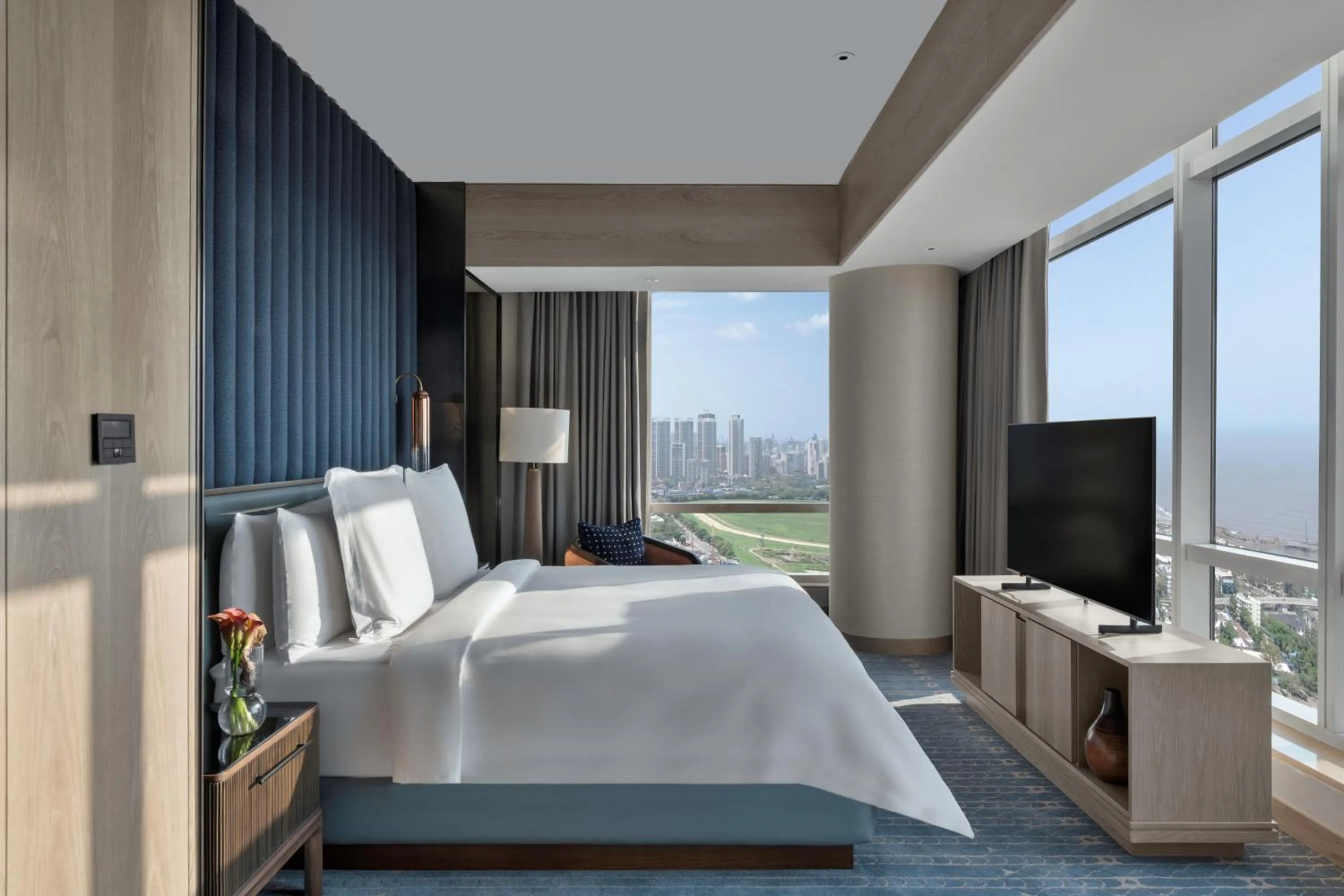 Bedroom, Bed in Four Seasons Hotel Mumbai