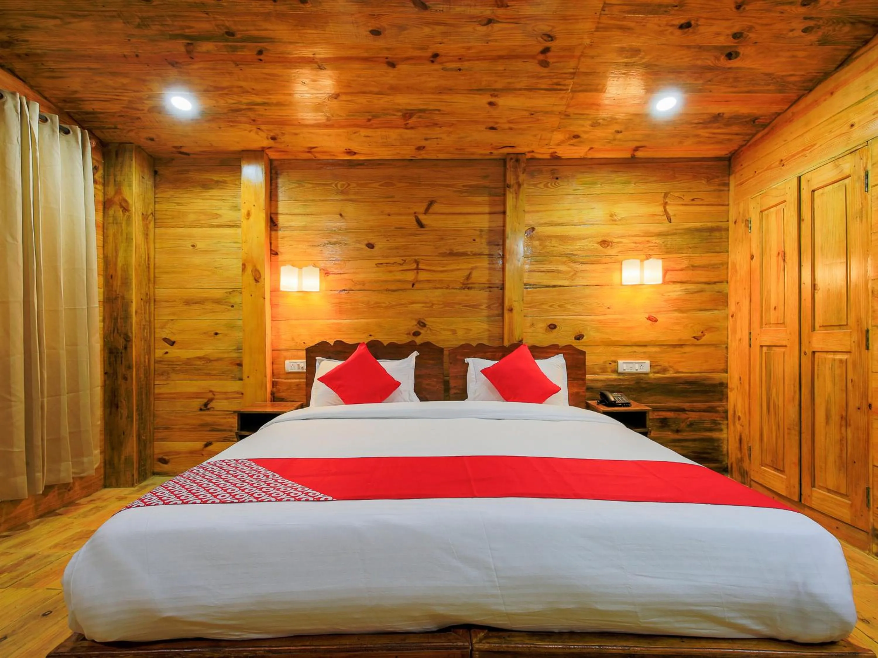 Bedroom, Bed in Brushwood Villa- Cottages and Bar