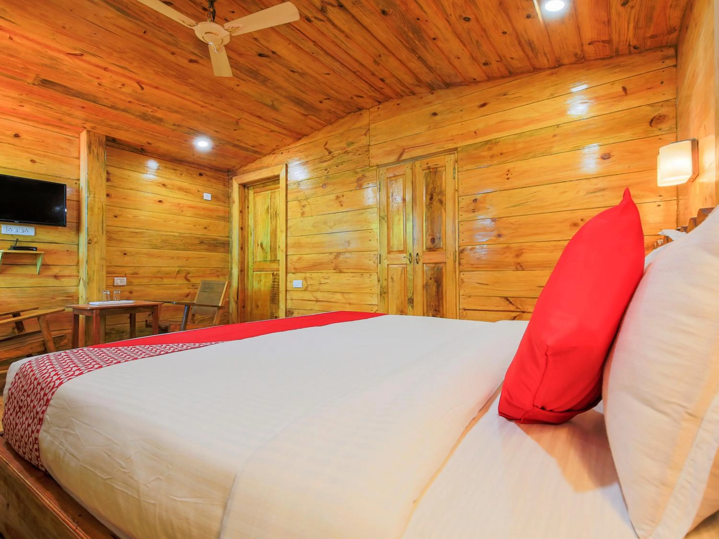 Bedroom, Bed in Brushwood Villa- Cottages and Bar