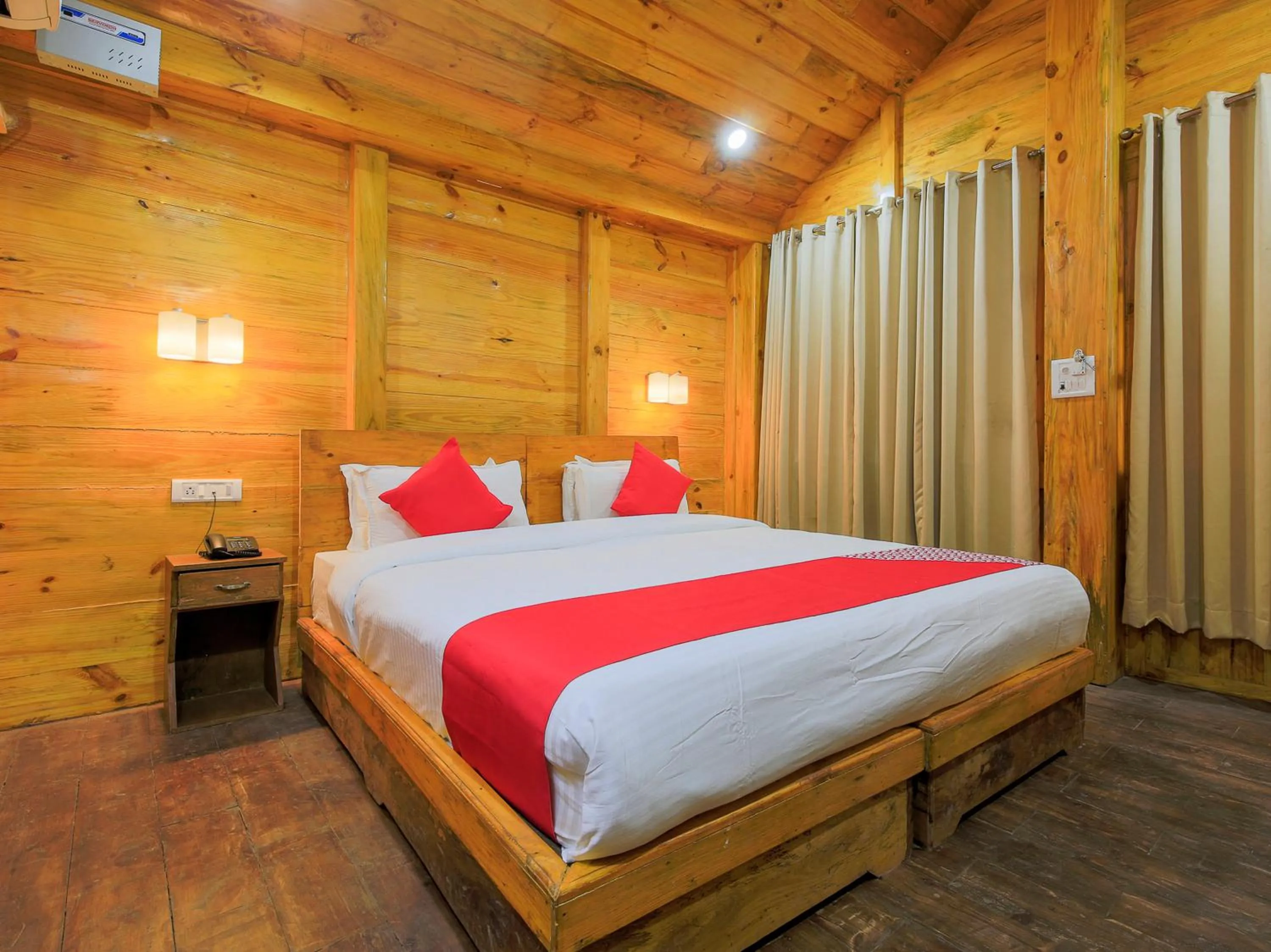 Bedroom, Bed in Brushwood Villa- Cottages and Bar