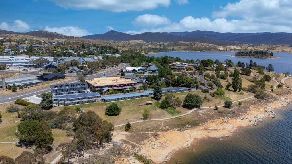 Lake Jindabyne Hotel