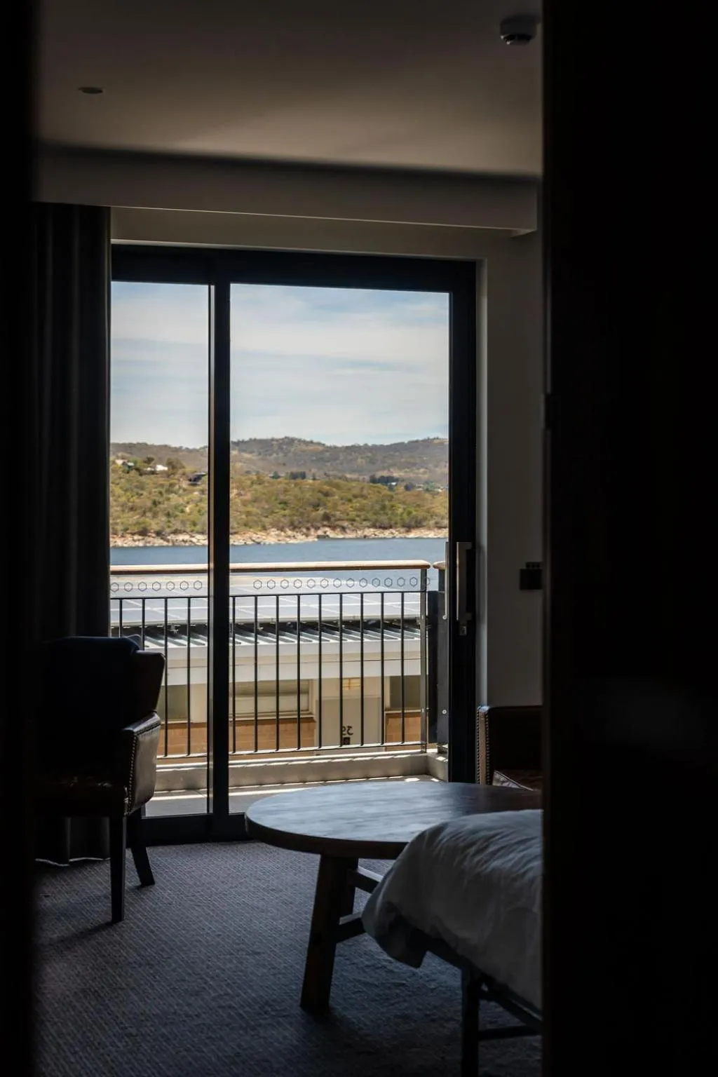 Bed in Lake Jindabyne Hotel