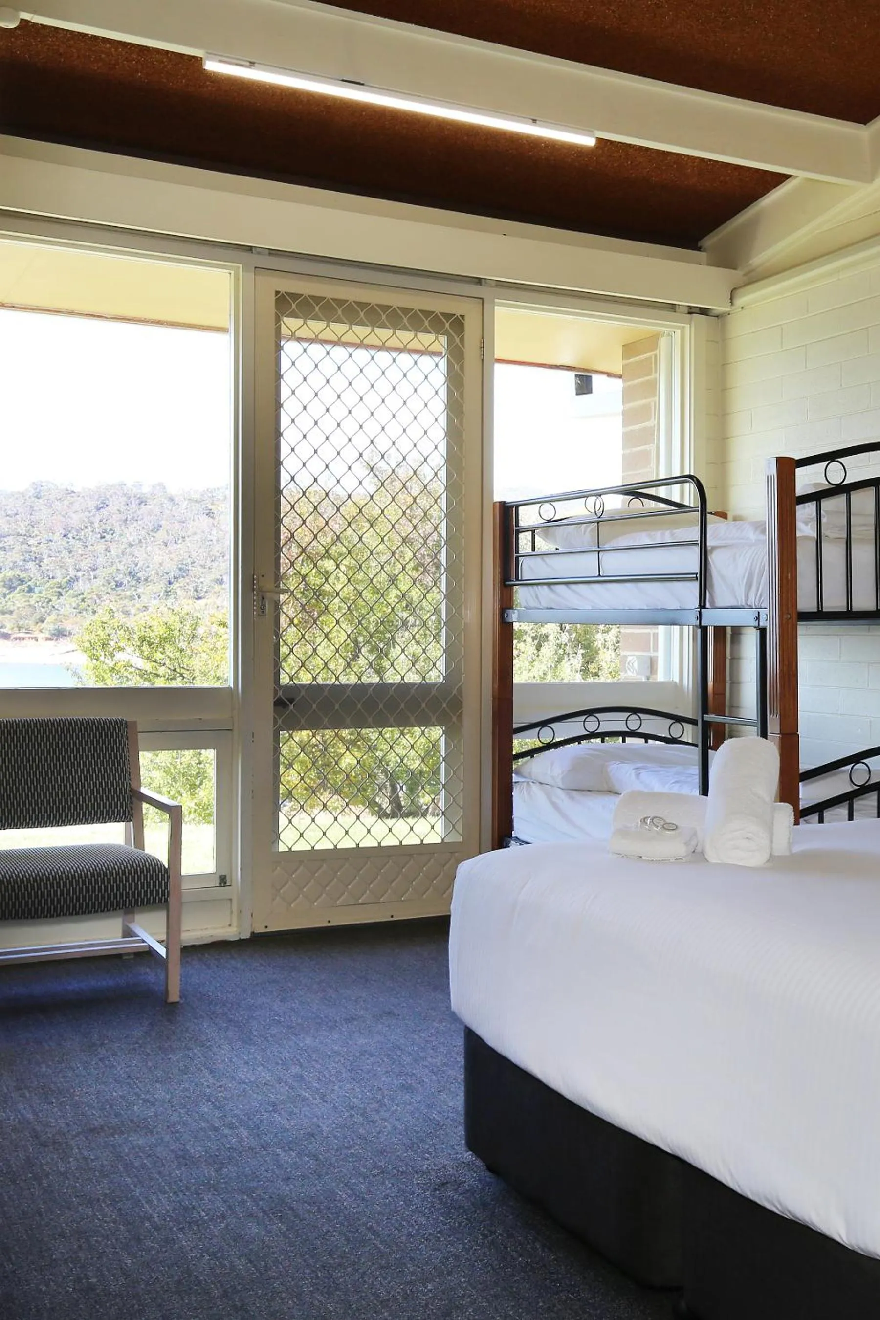Bed in Lake Jindabyne Hotel