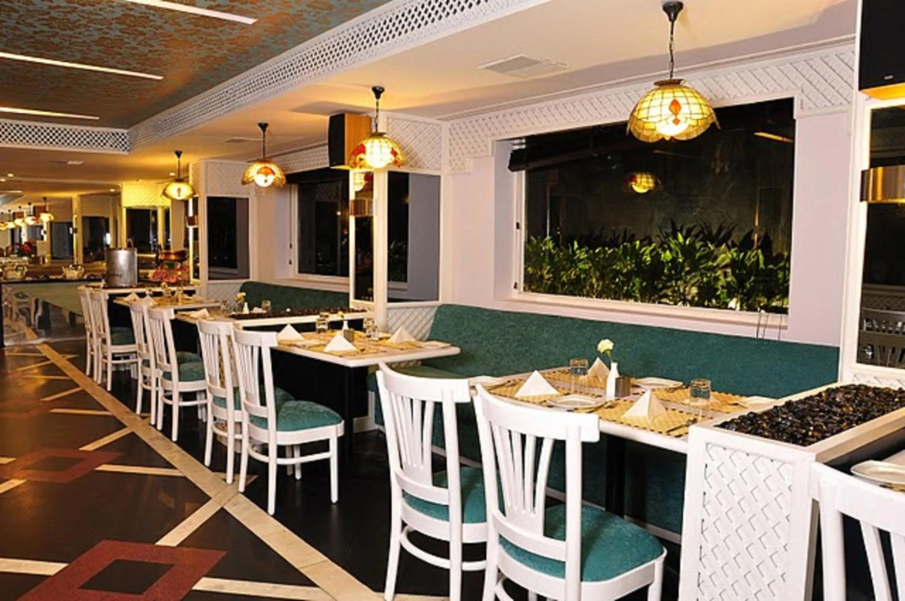 Restaurant/places to eat in The Central Court