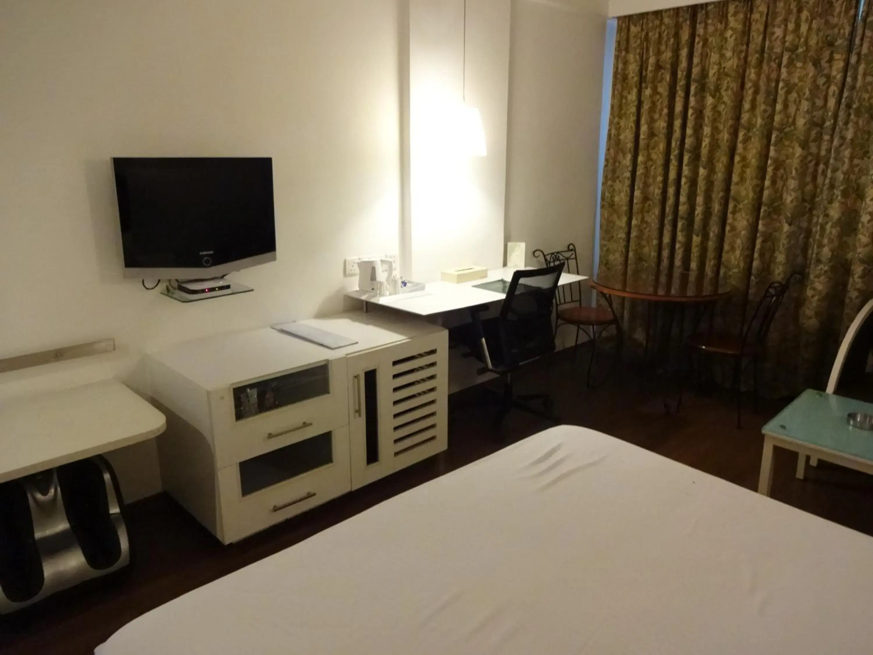 Club Double or Twin Room - single occupancy in The Central Court Club Double or Twin Room - single occupancy in The Central Court