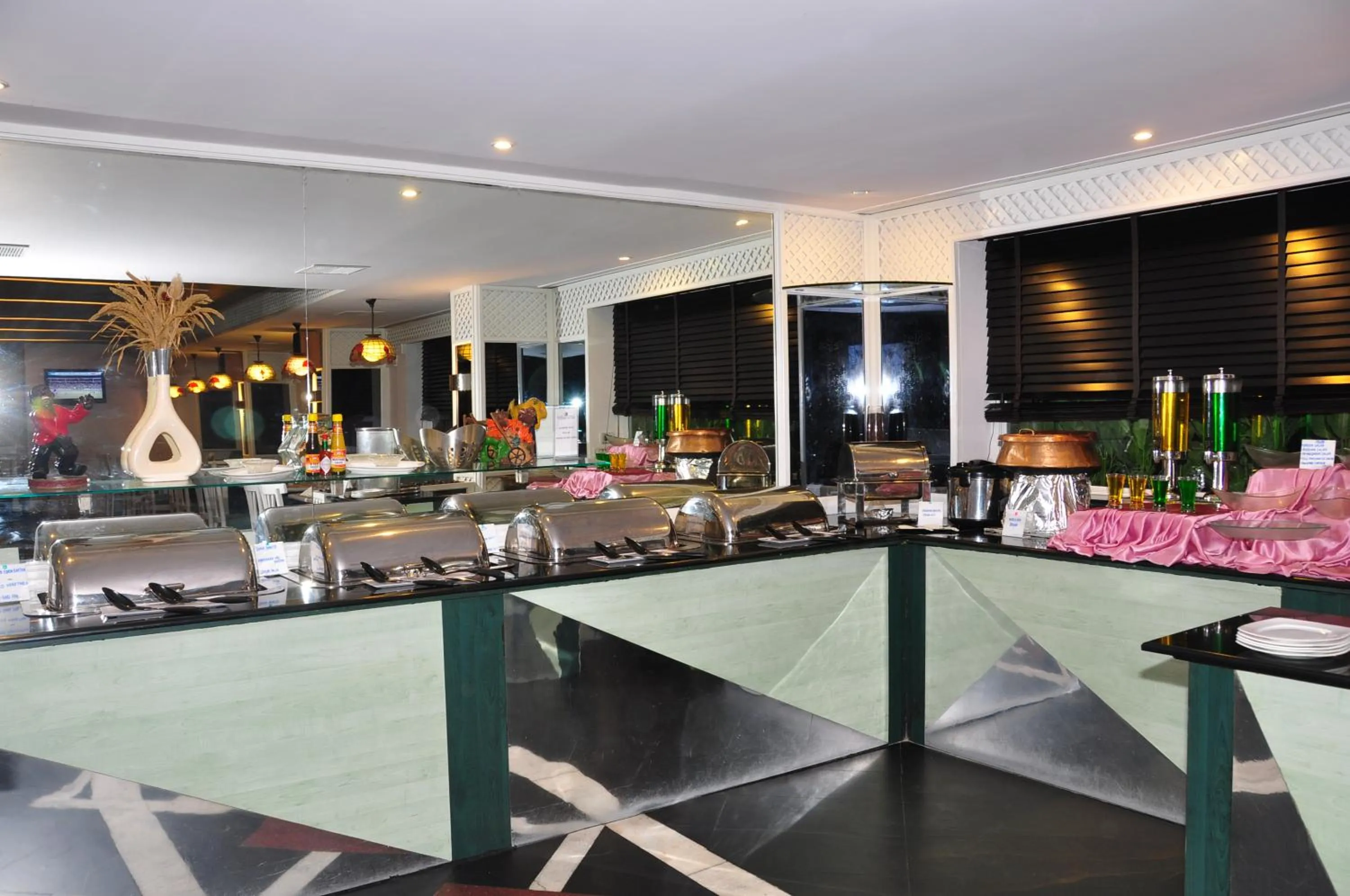 Breakfast in The Central Court