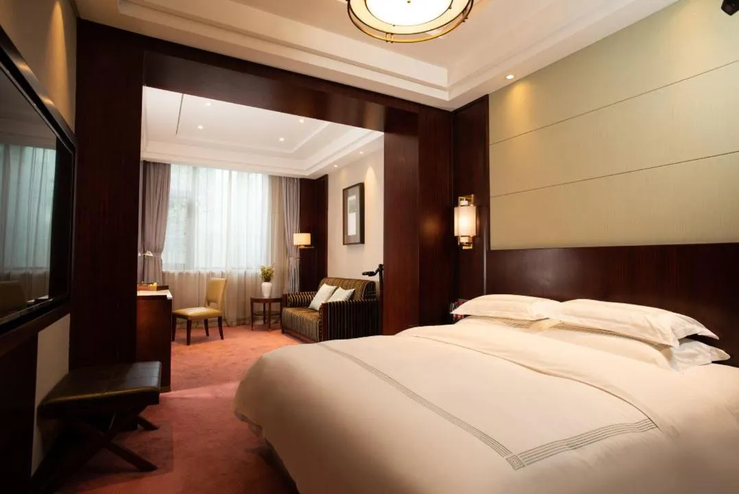 Bed in Zhejiang Xizi Hotel