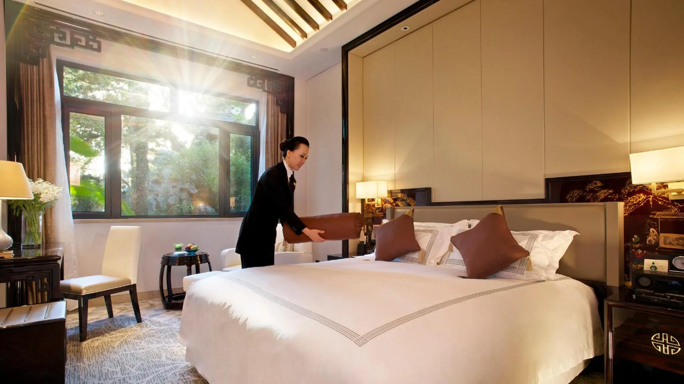 Decorative detail, Bed in Zhejiang Xizi Hotel