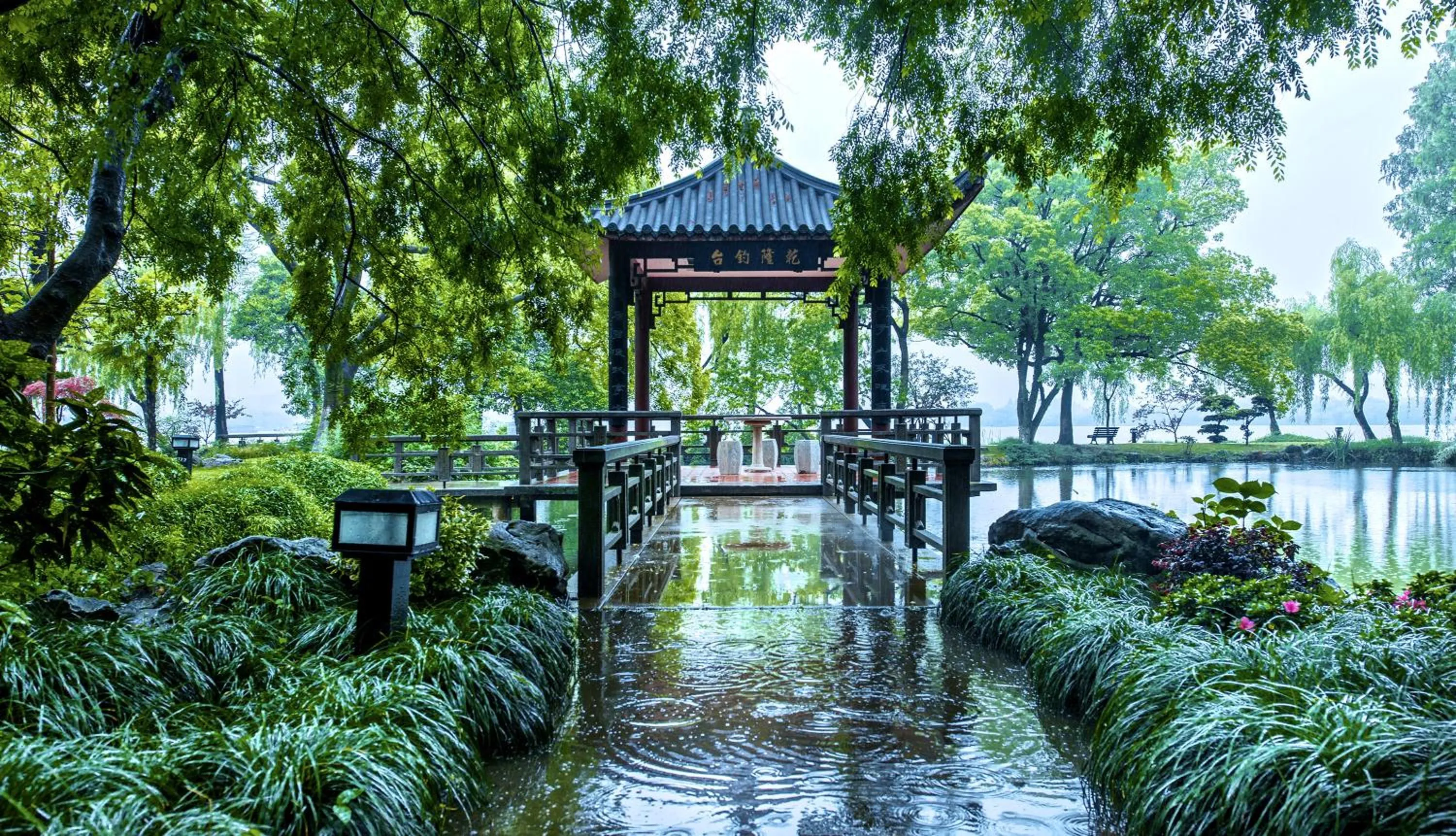 Garden in Zhejiang Xizi Hotel