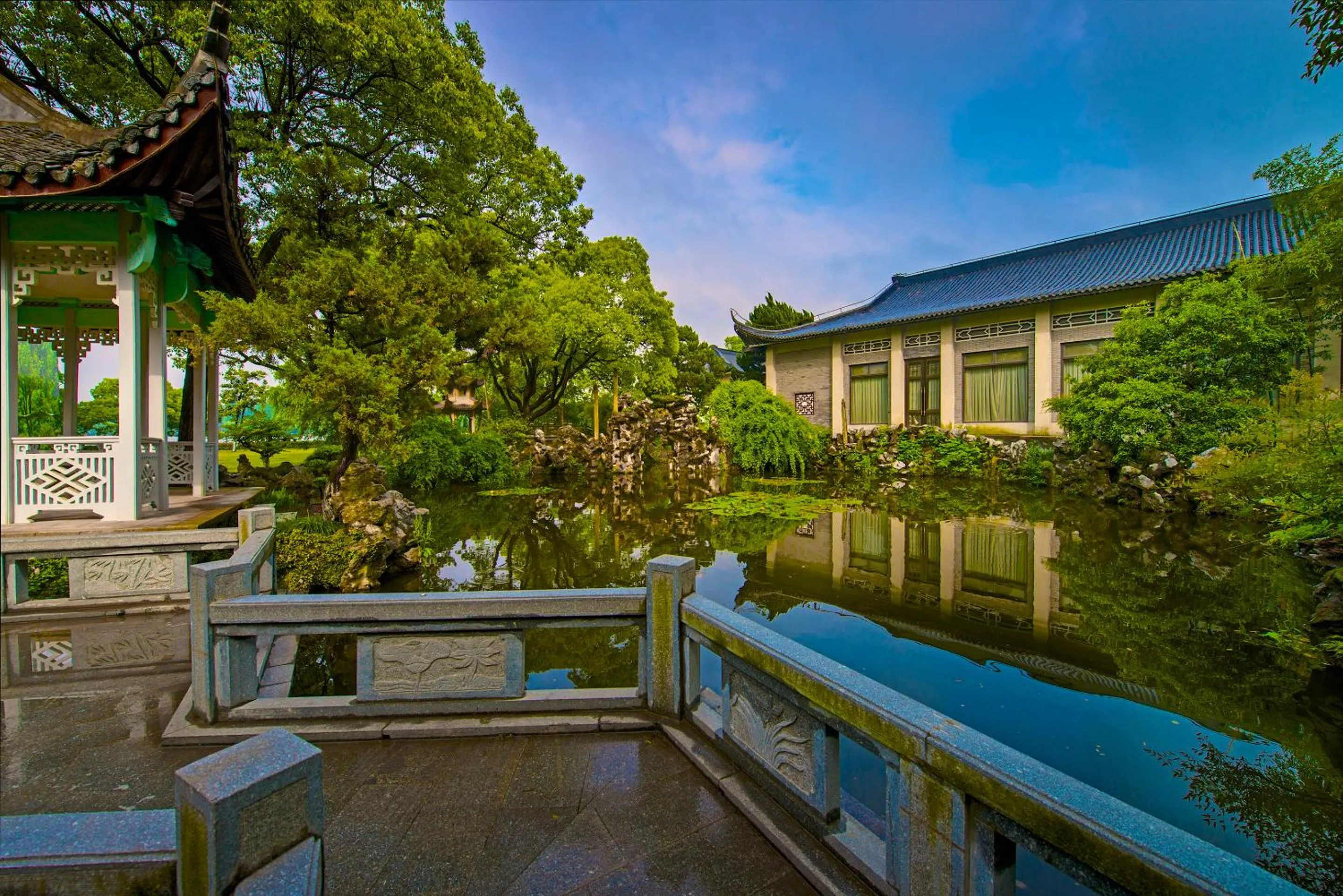 Garden view in Zhejiang Xizi Hotel