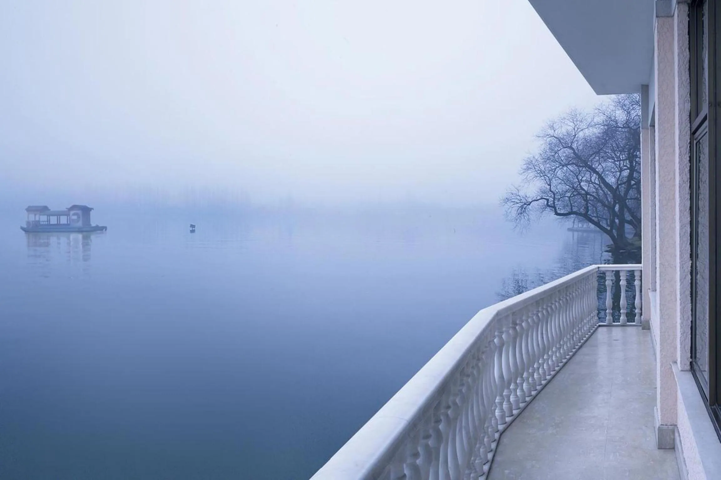 Lake view in Zhejiang Xizi Hotel