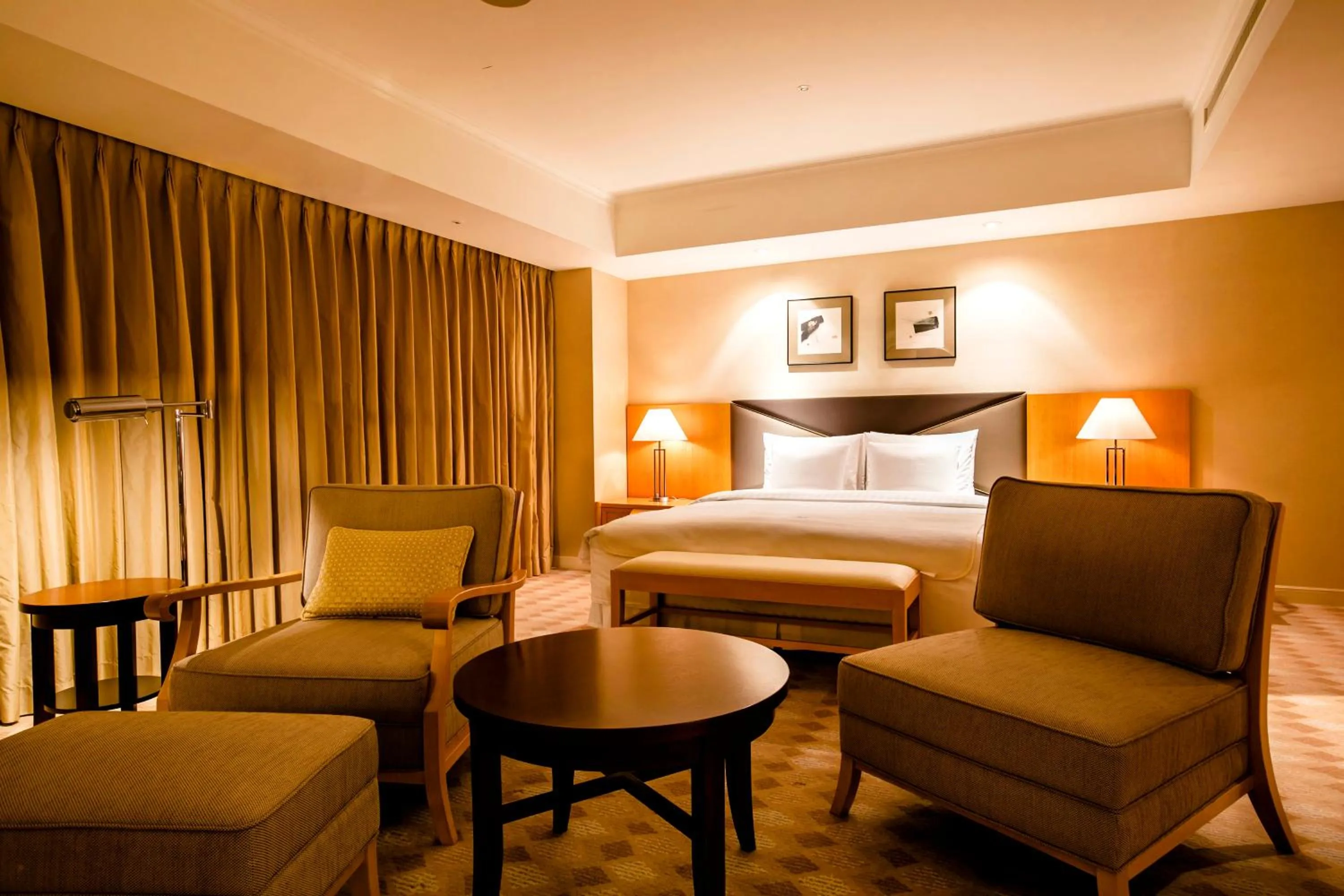 Photo of the whole room, Bed in The Windsor Hotel TOYA Vignette Collection