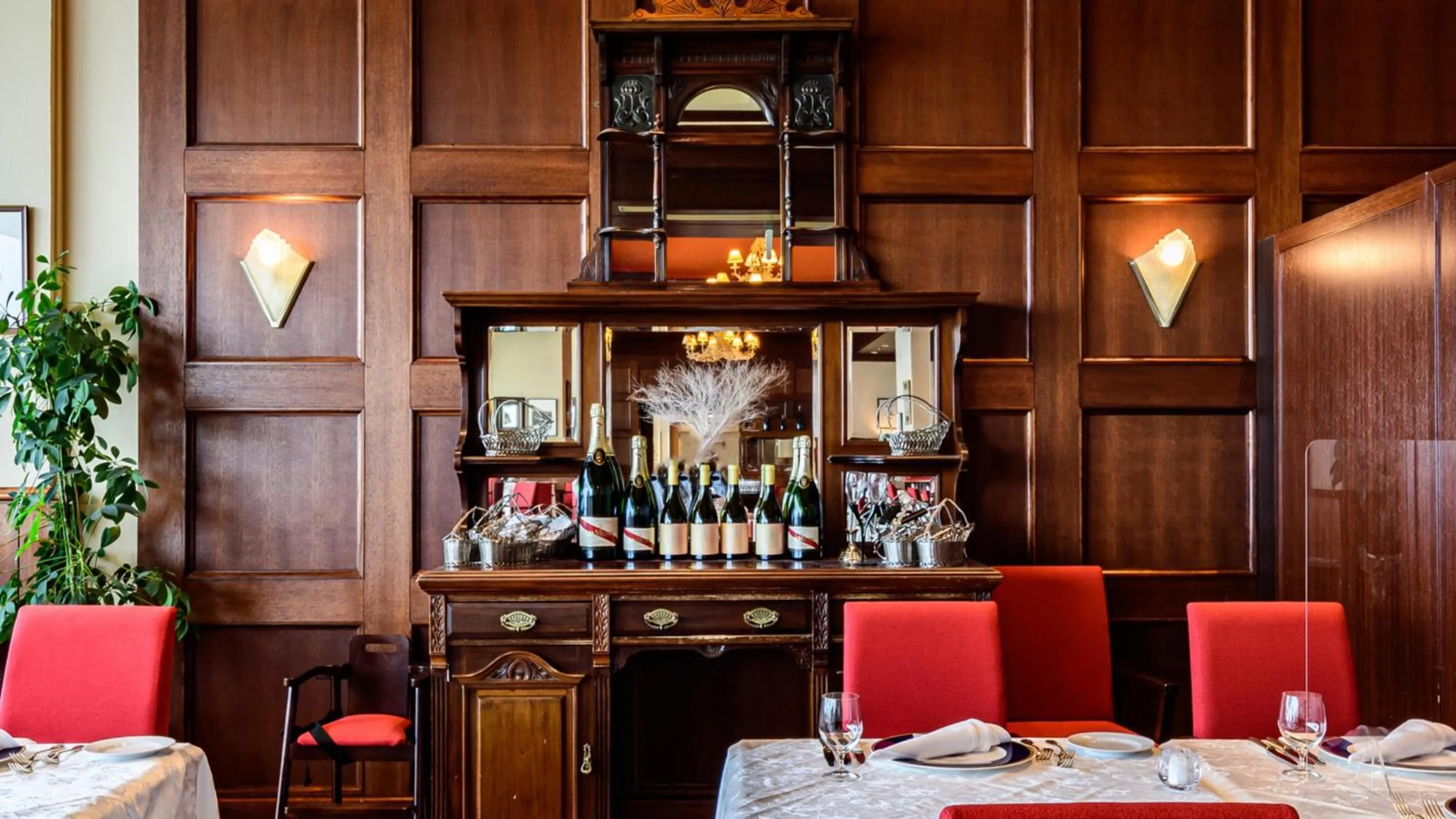 Restaurant/places to eat in The Windsor Hotel TOYA Vignette Collection