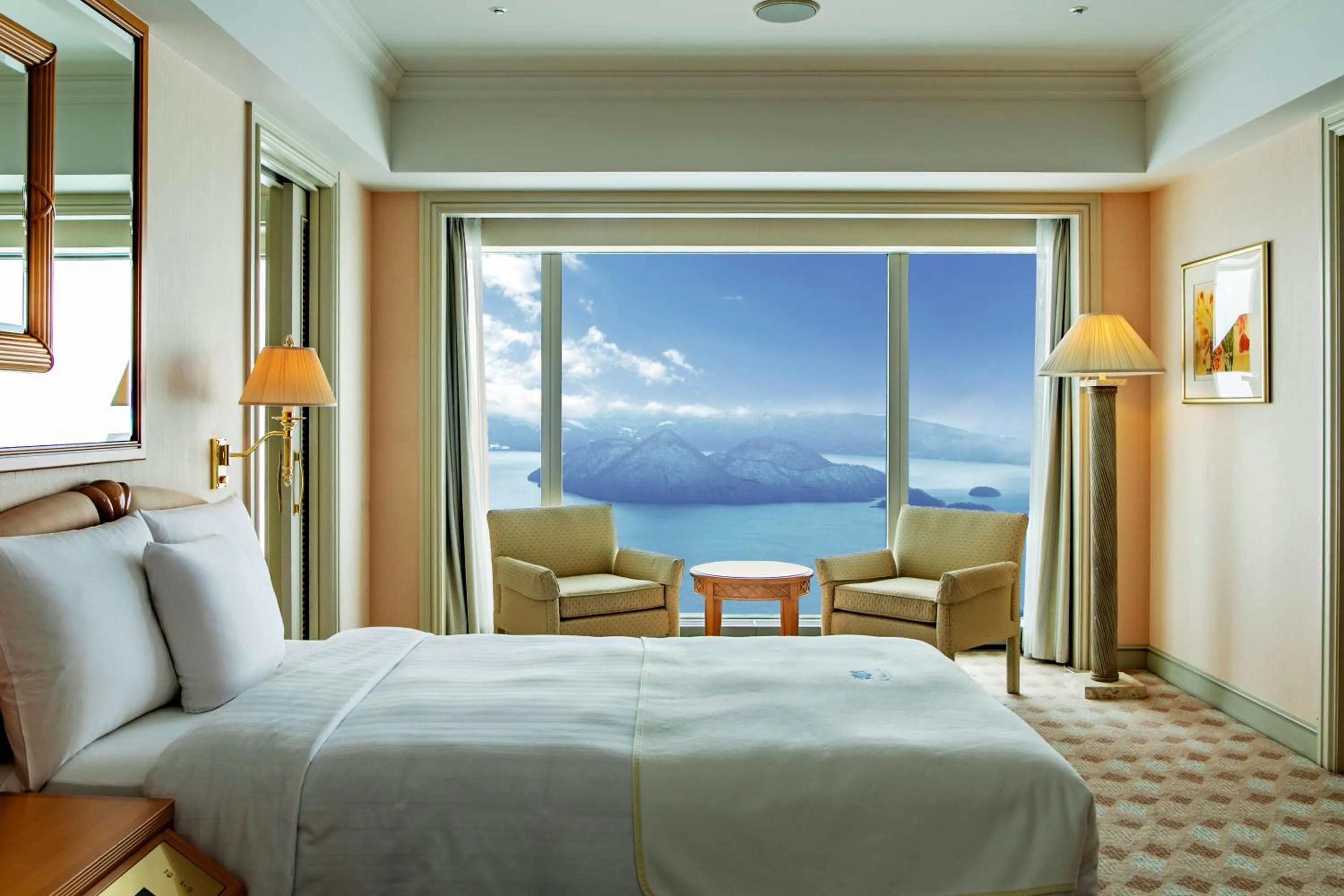 Photo of the whole room, Bed in The Windsor Hotel TOYA Vignette Collection