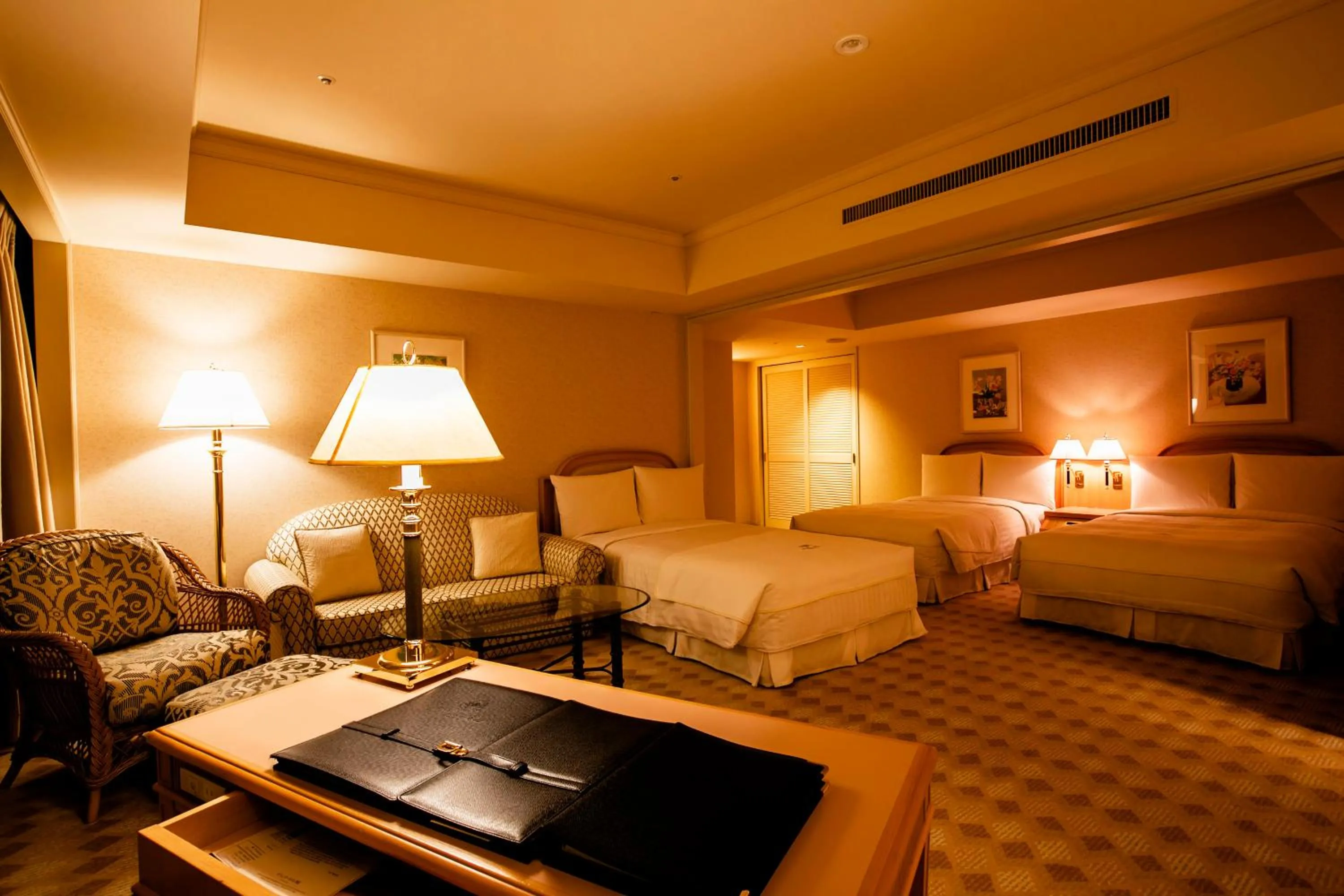 Photo of the whole room, Bed in The Windsor Hotel TOYA Vignette Collection