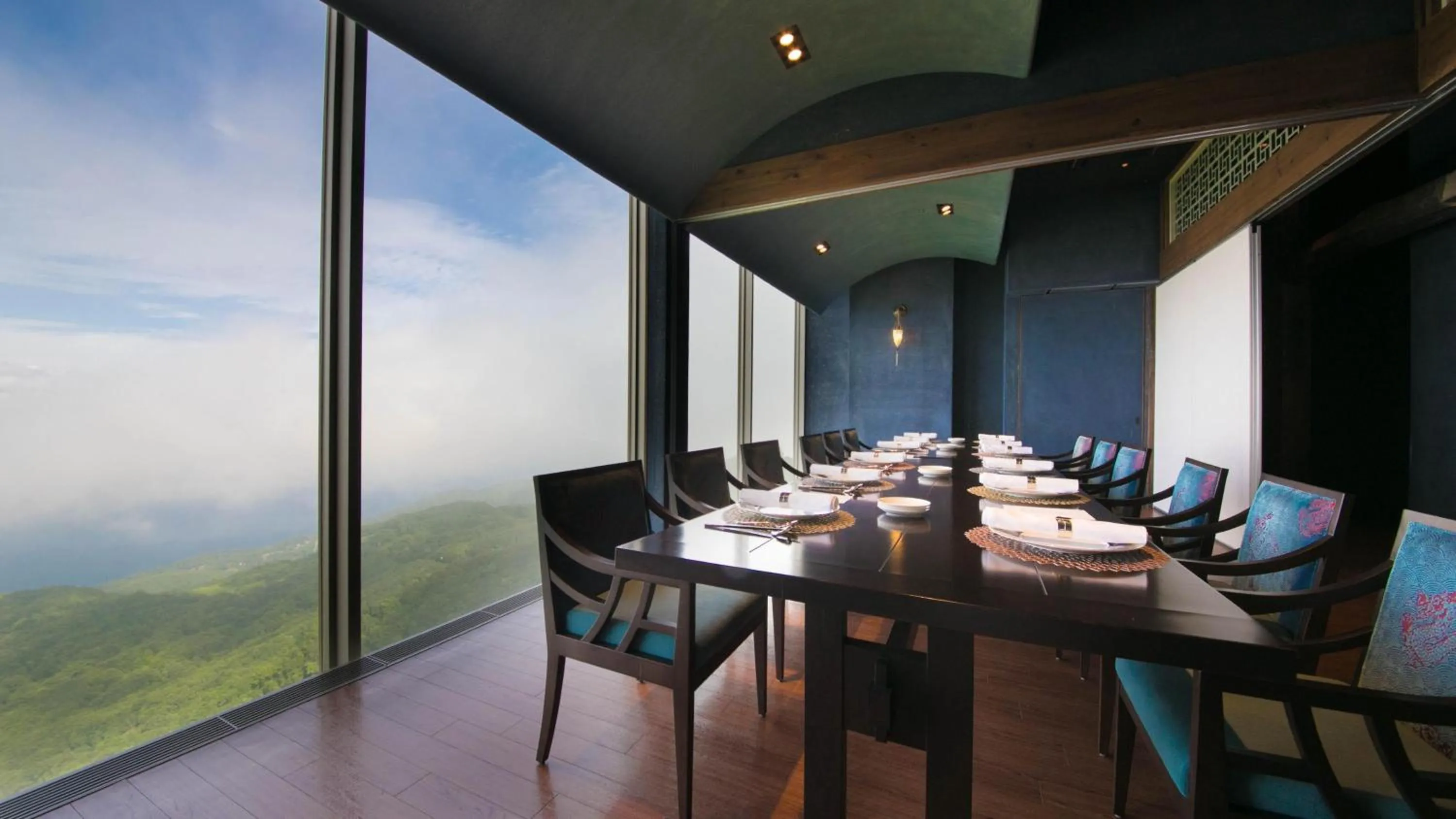 Restaurant/places to eat in The Windsor Hotel TOYA Vignette Collection