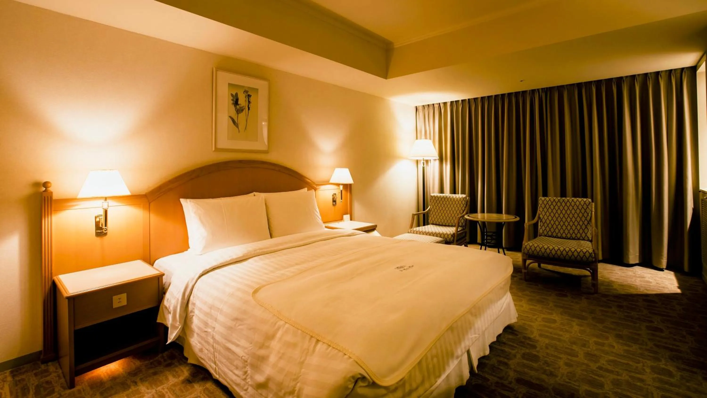 Photo of the whole room, Bed in The Windsor Hotel TOYA Vignette Collection