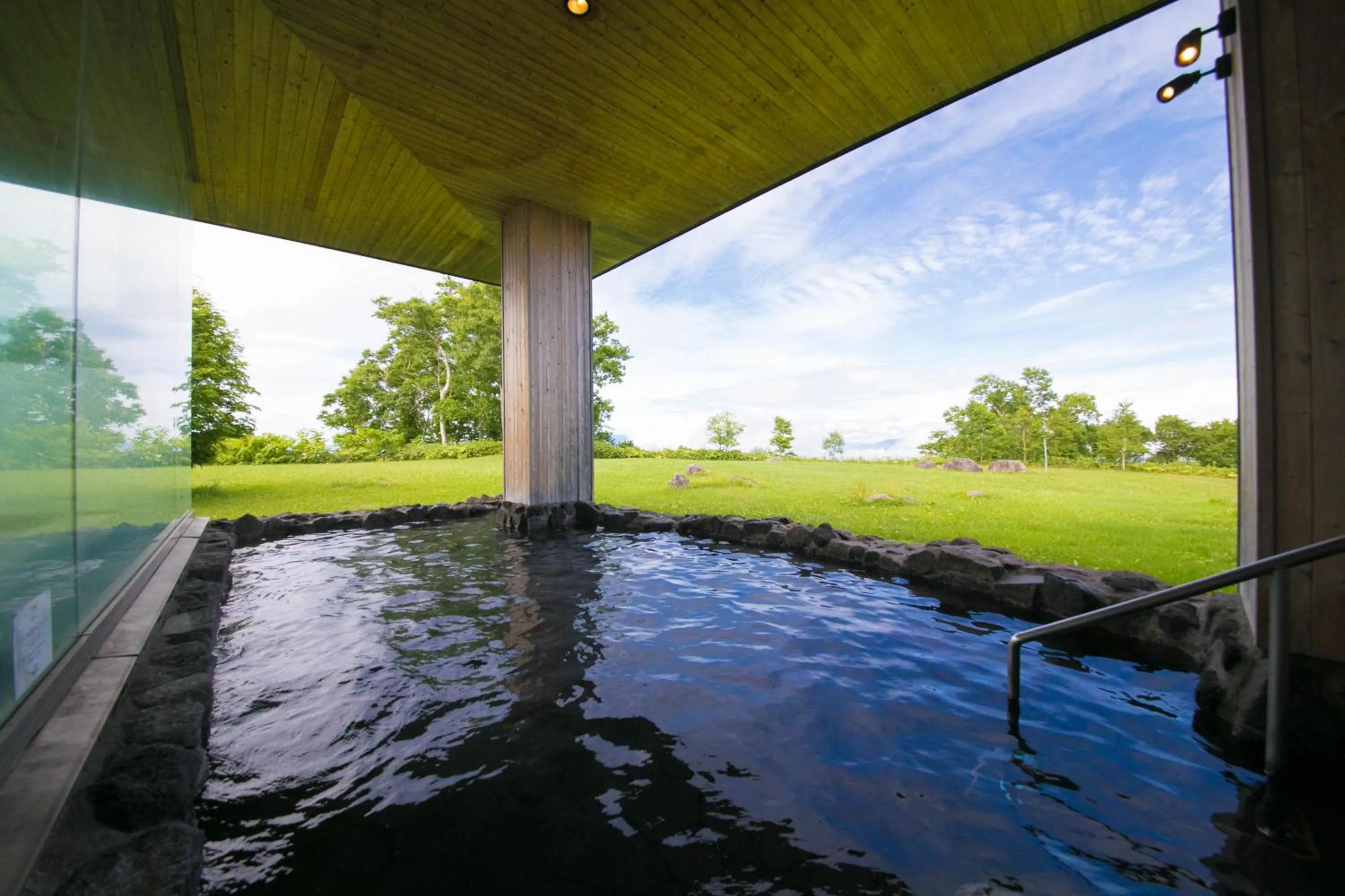Public Bath in The Windsor Hotel TOYA Vignette Collection