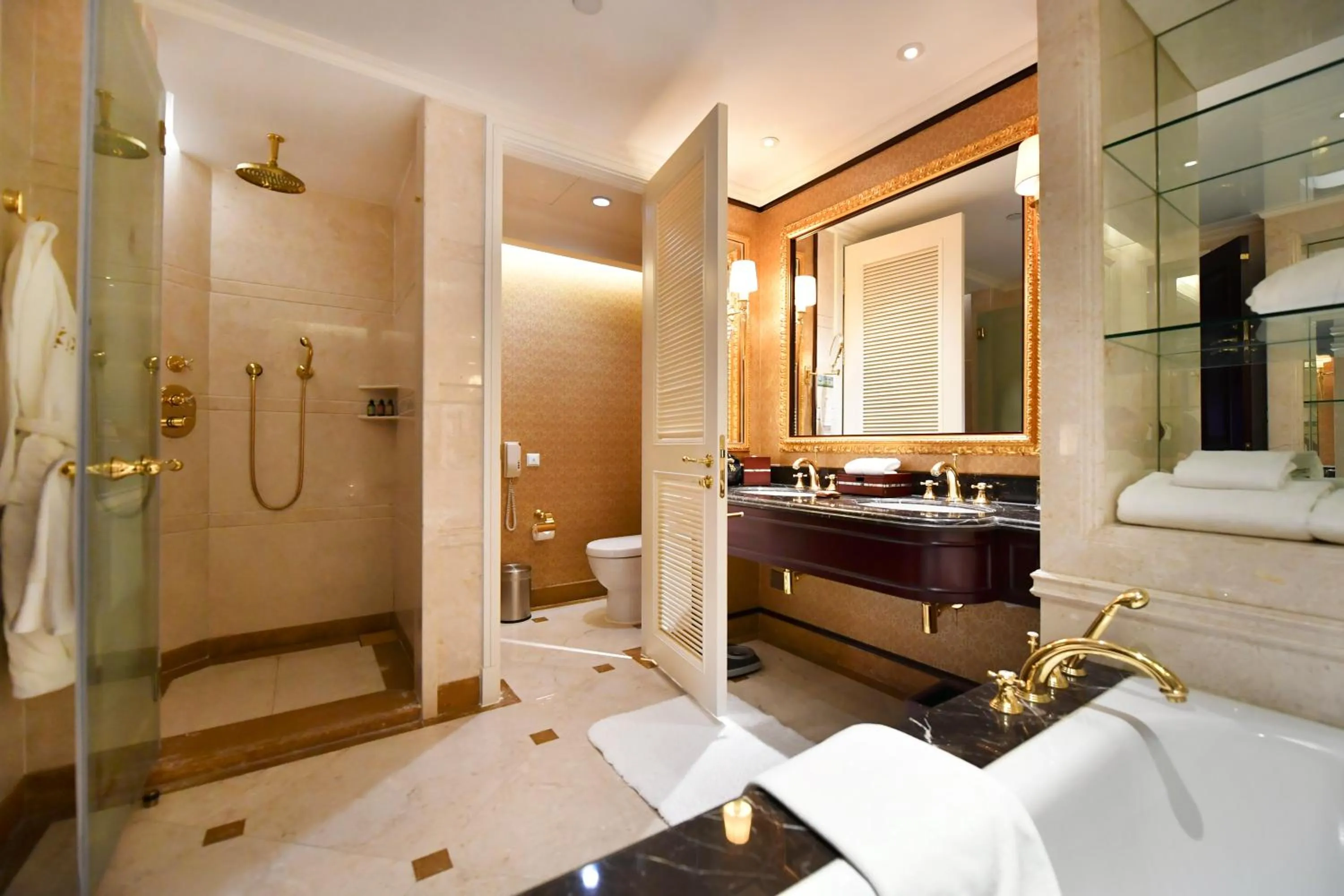 Bathroom in Grand Central Hotel Shanghai - Nanjing Road