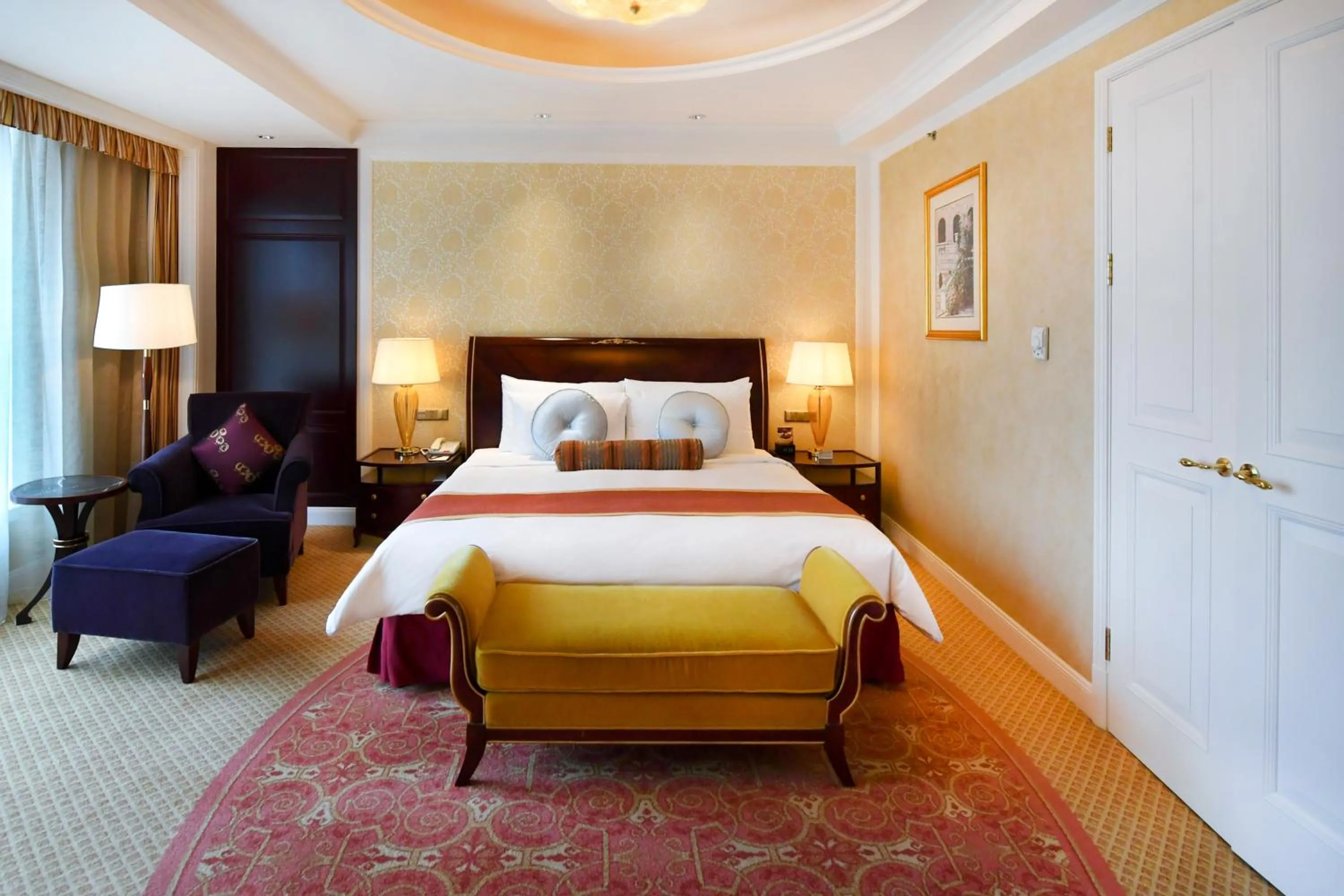 Photo of the whole room, Bed in Grand Central Hotel Shanghai - Nanjing Road