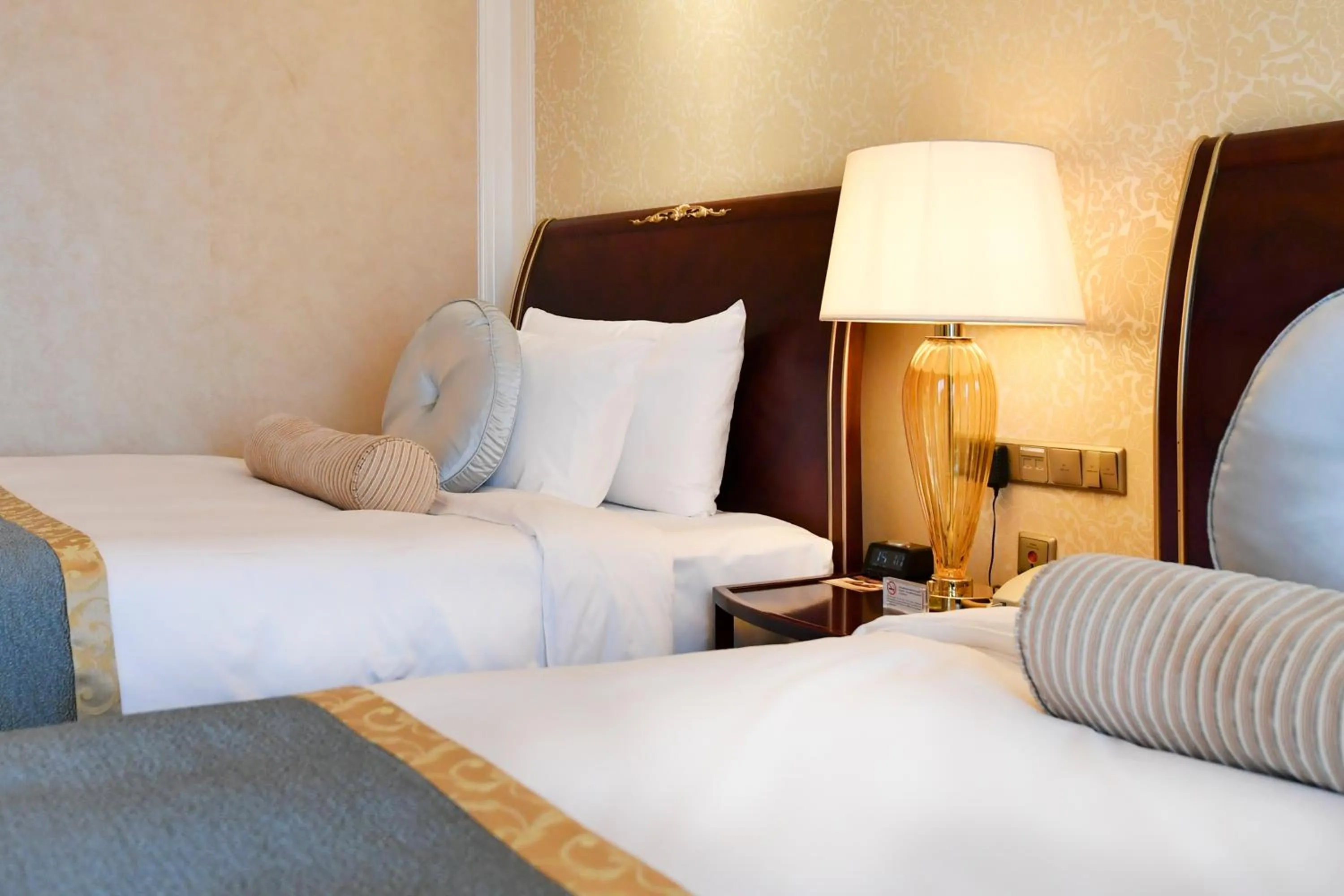 Photo of the whole room, Bed in Grand Central Hotel Shanghai - Nanjing Road