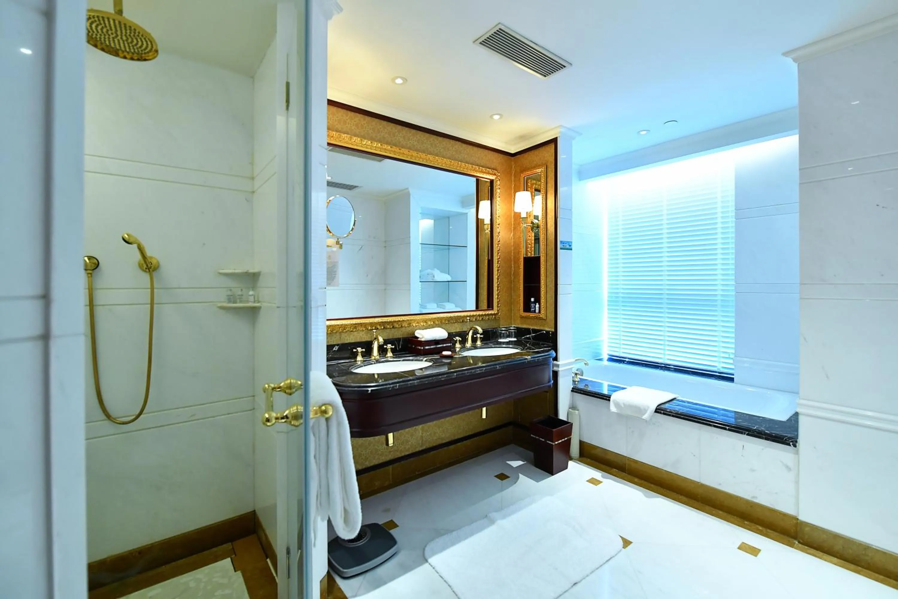 Bathroom, Bed in Grand Central Hotel Shanghai - Nanjing Road