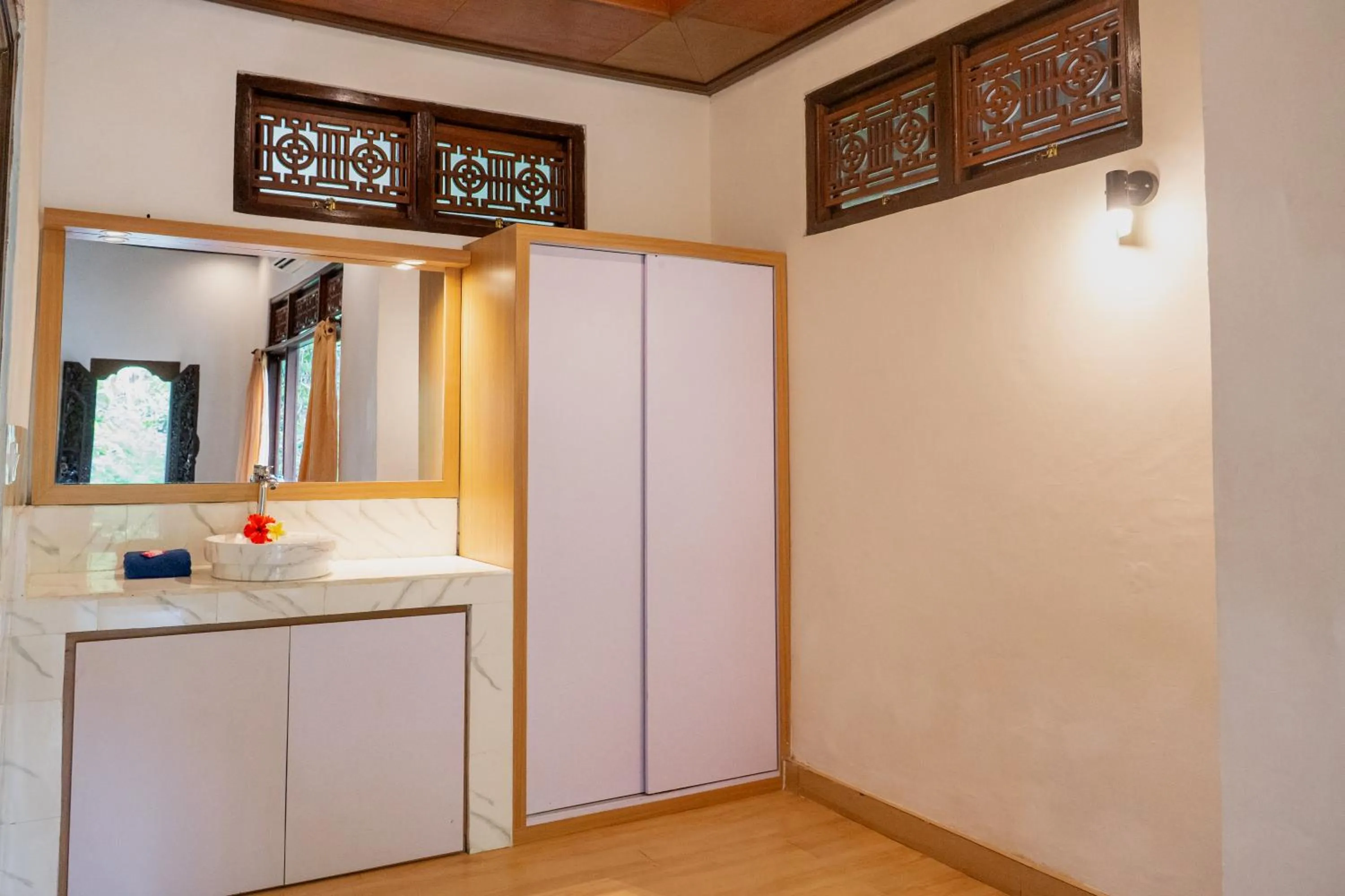 wardrobe in Nick's Pension